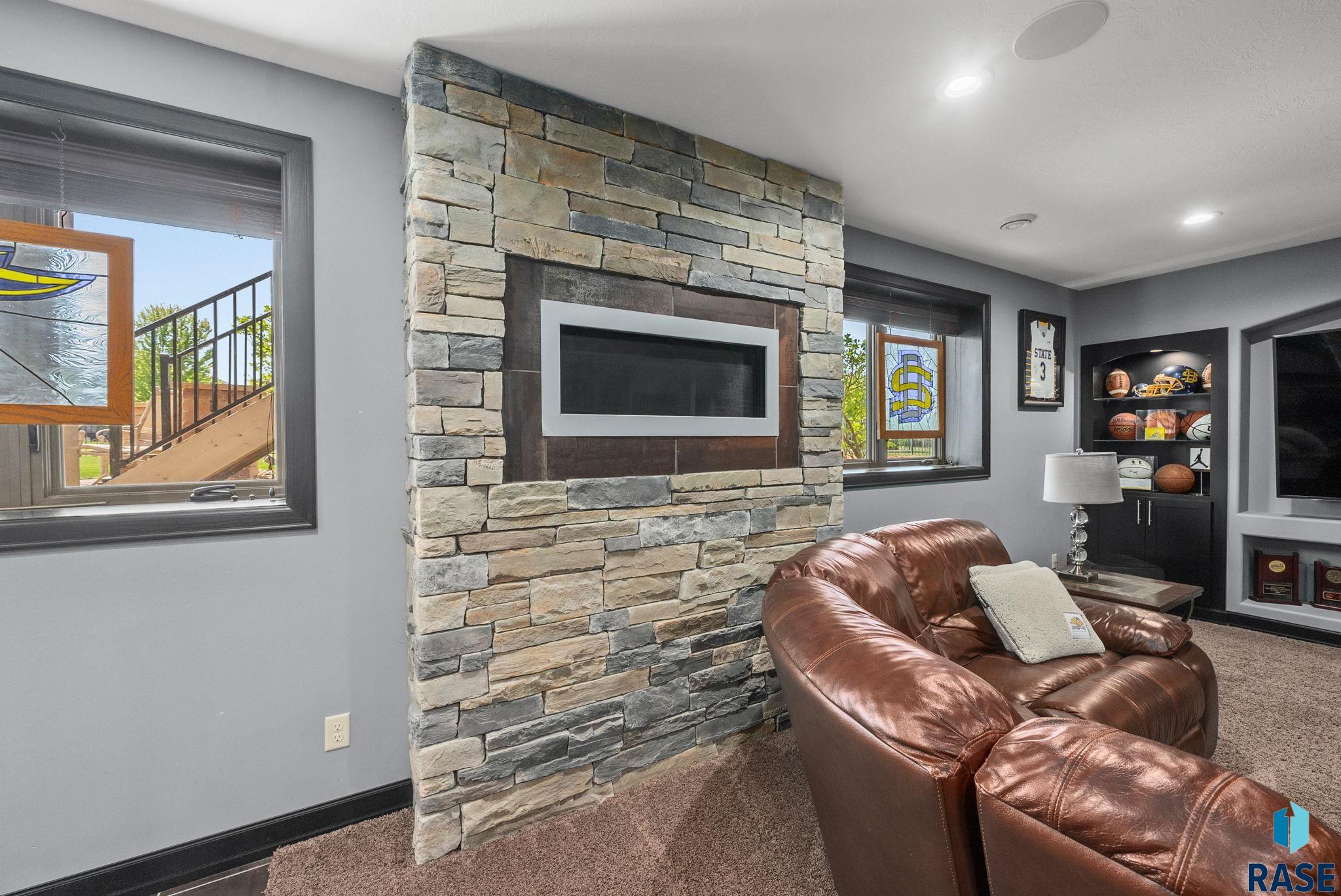 1301 Hyannis Port Ln, Sioux Falls