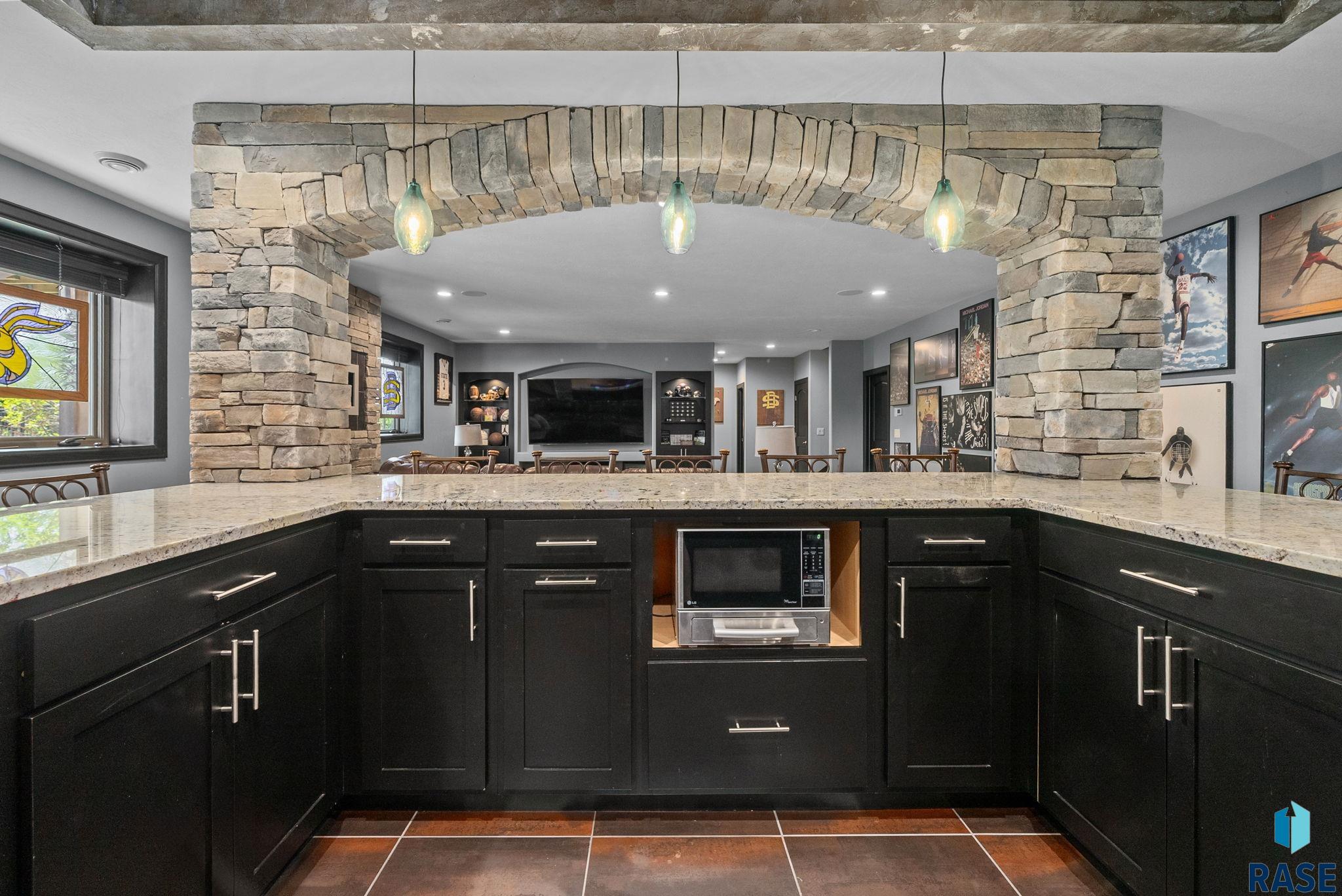 1301 Hyannis Port Ln, Sioux Falls