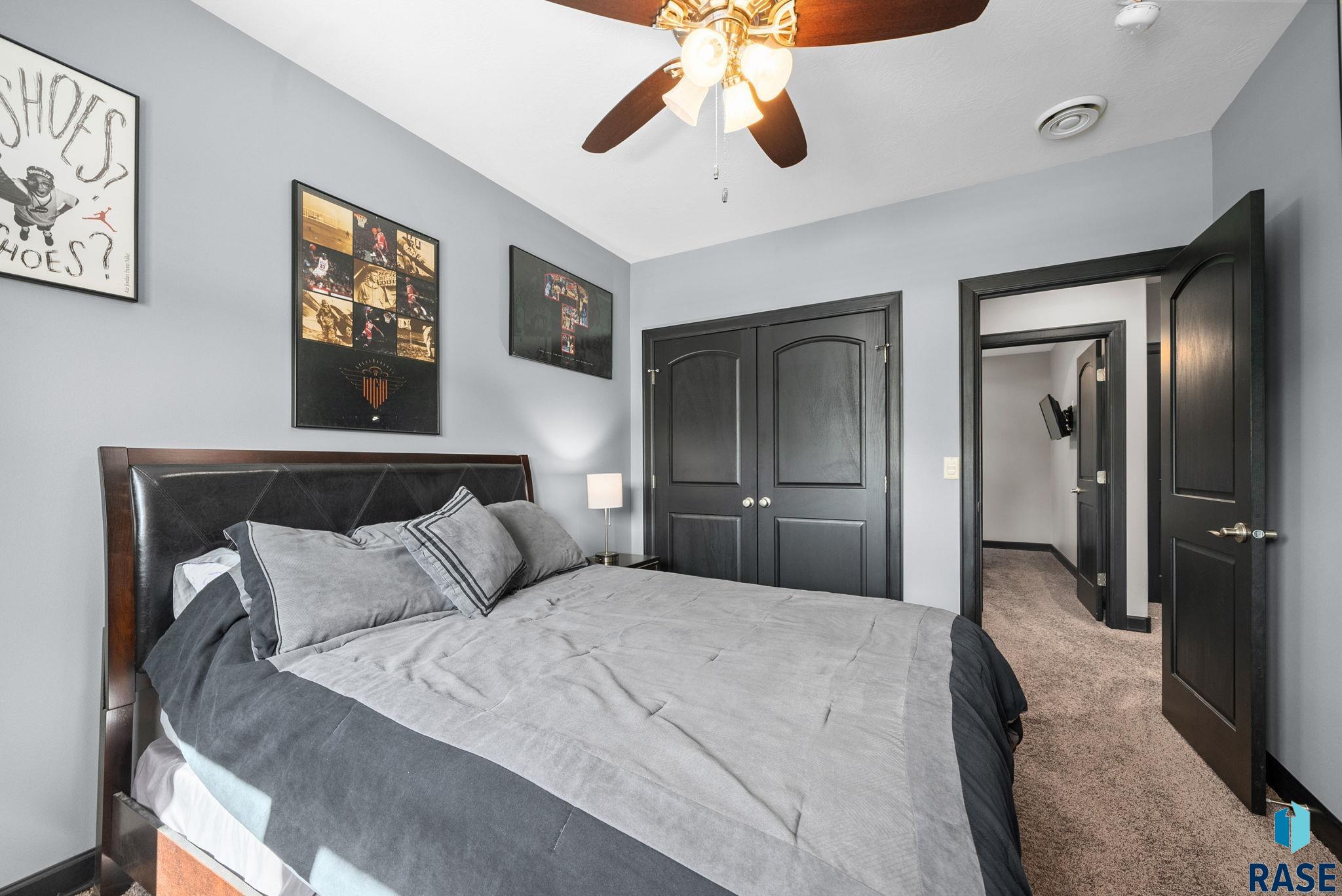 1301 Hyannis Port Ln, Sioux Falls
