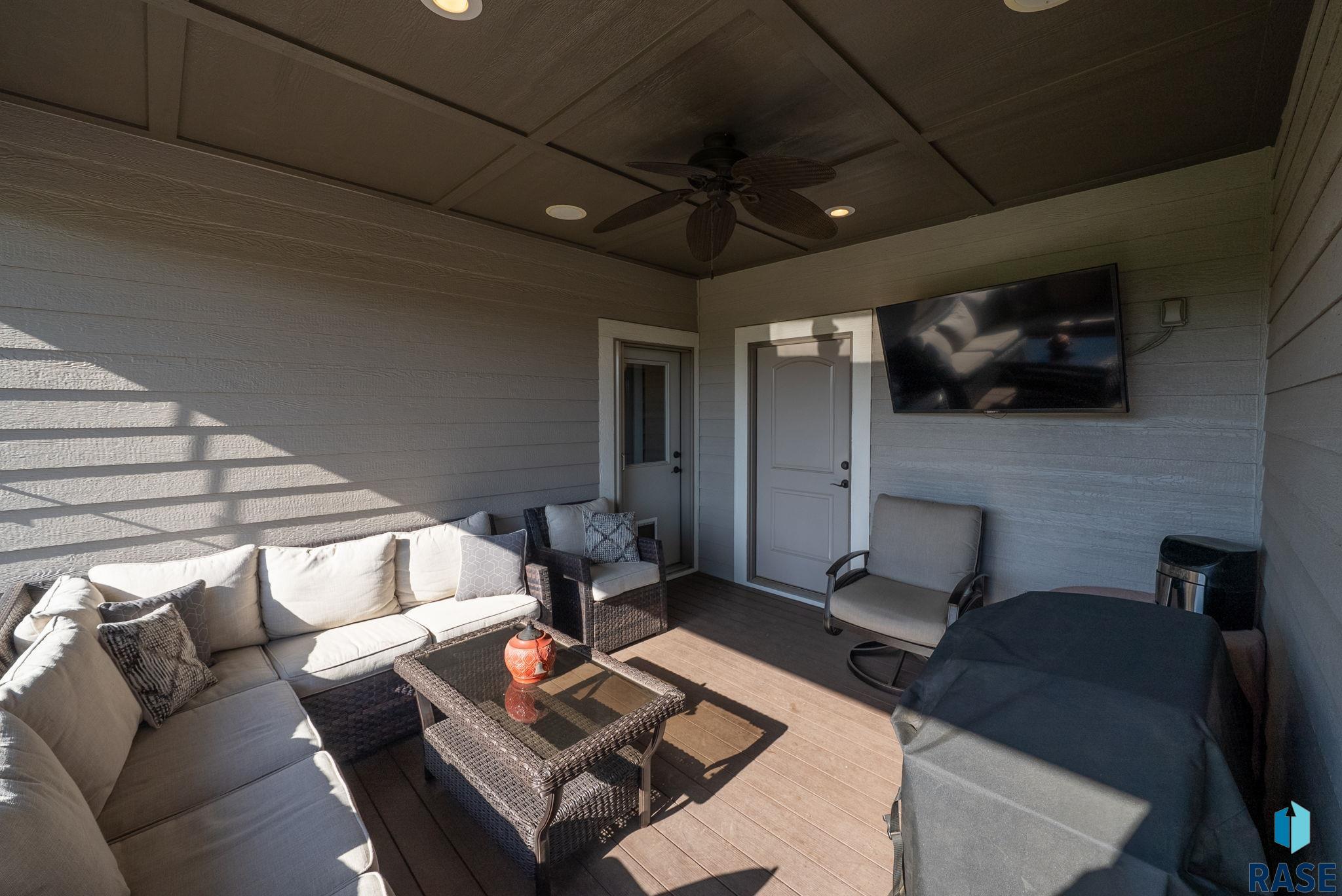 1301 Hyannis Port Ln, Sioux Falls