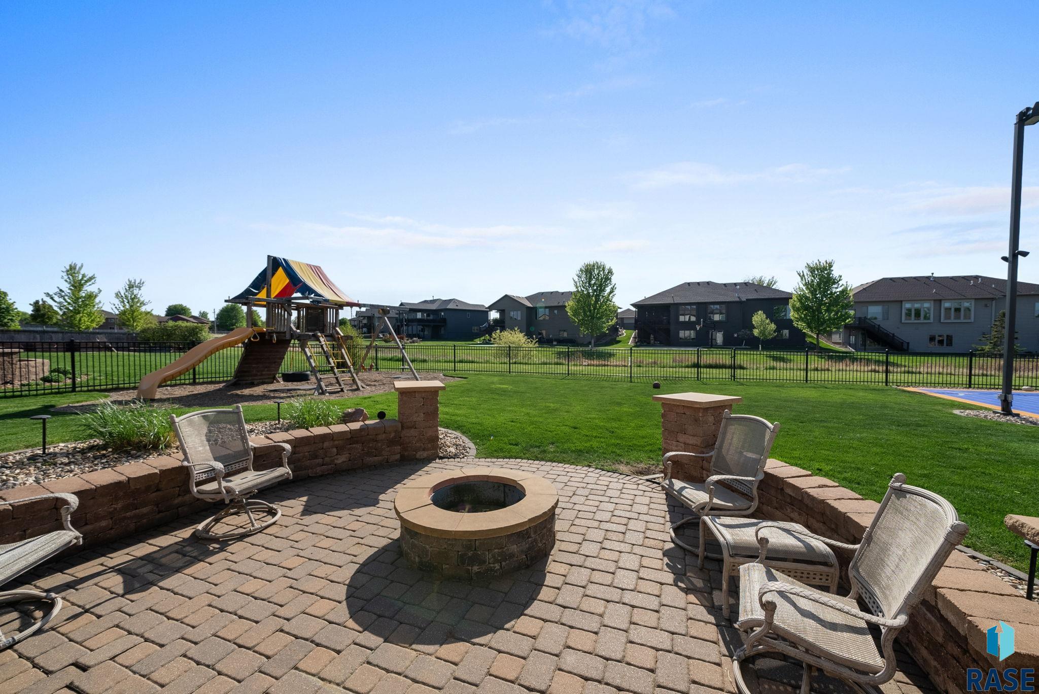 1301 Hyannis Port Ln, Sioux Falls