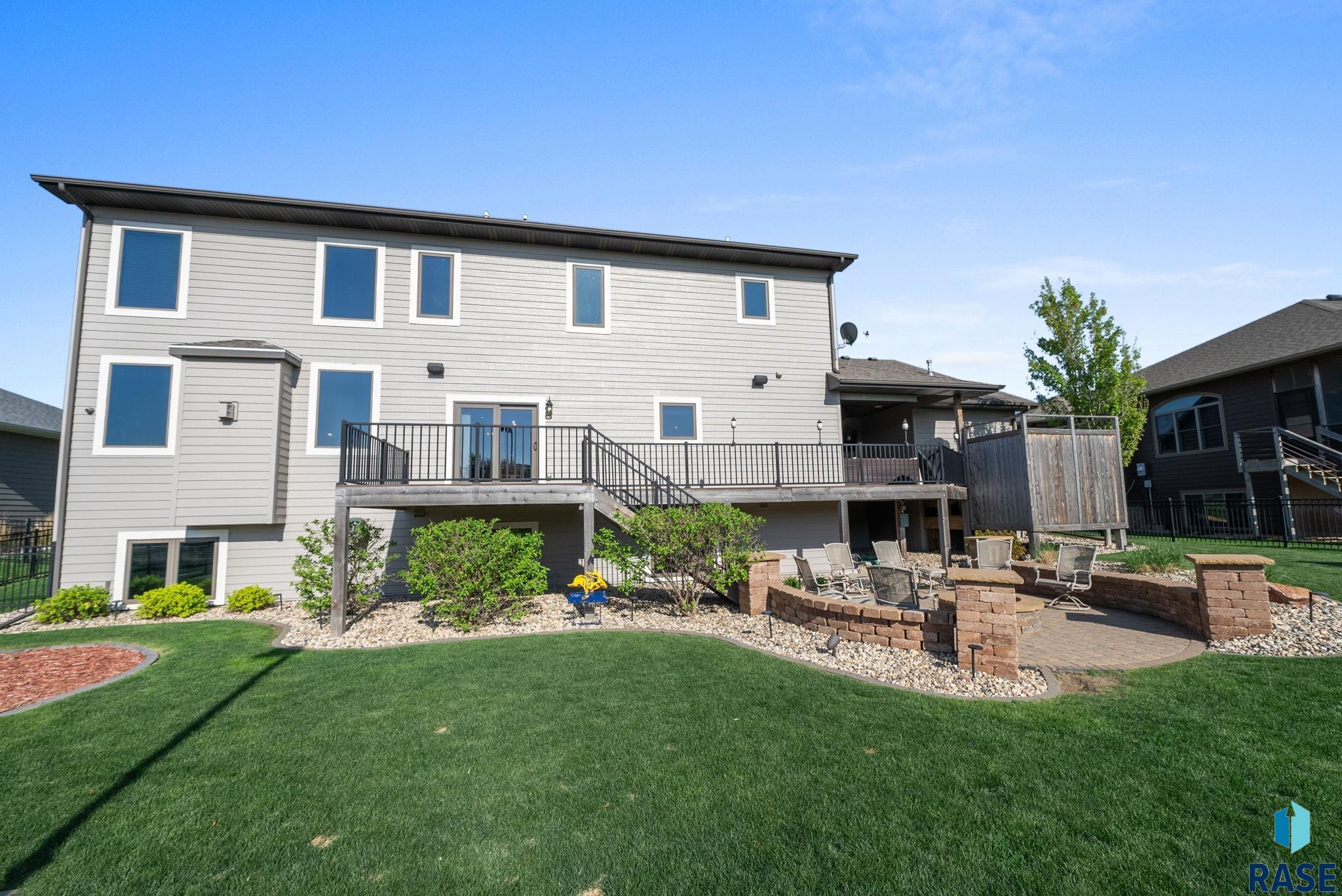1301 Hyannis Port Ln, Sioux Falls