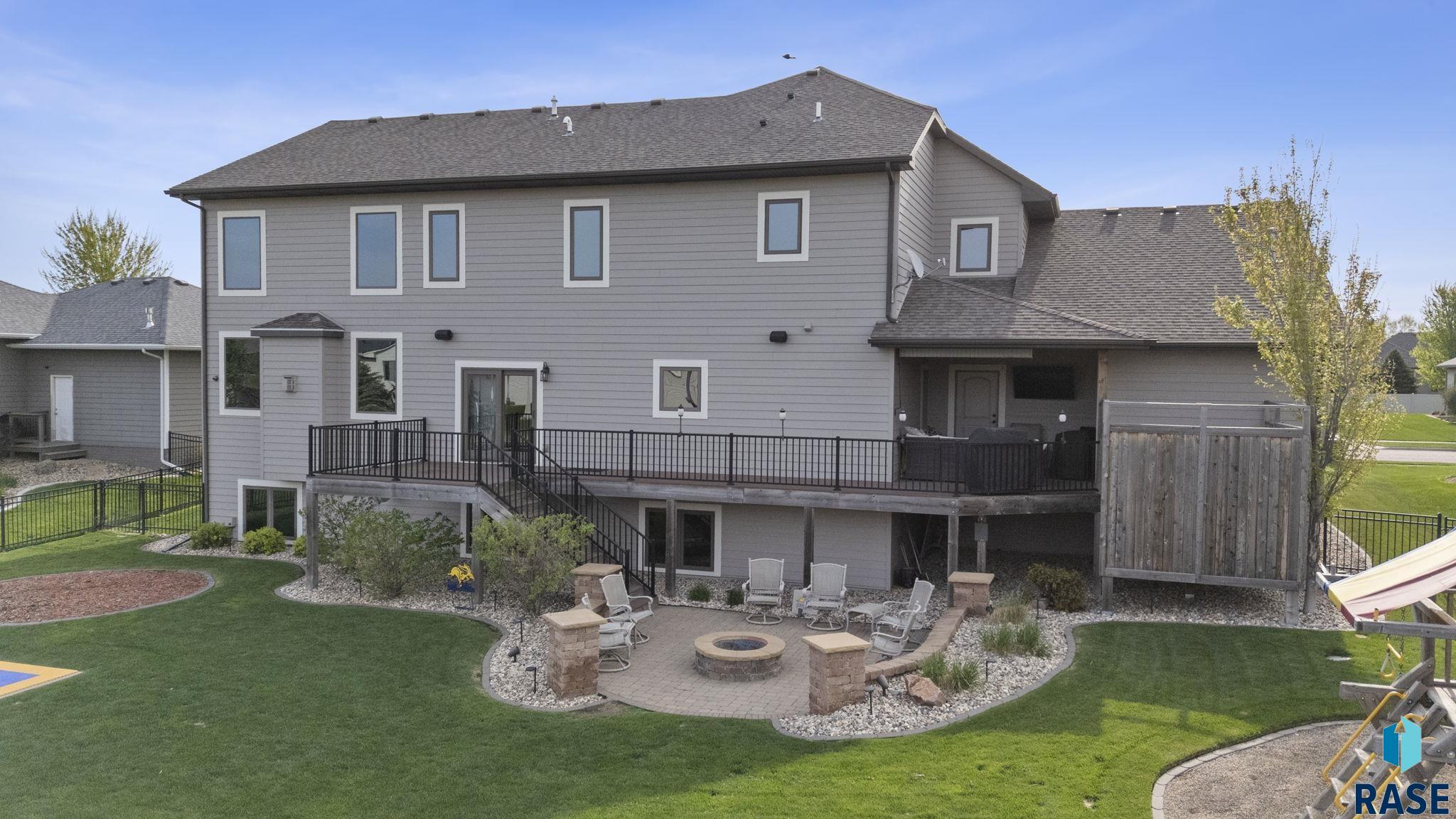1301 Hyannis Port Ln, Sioux Falls