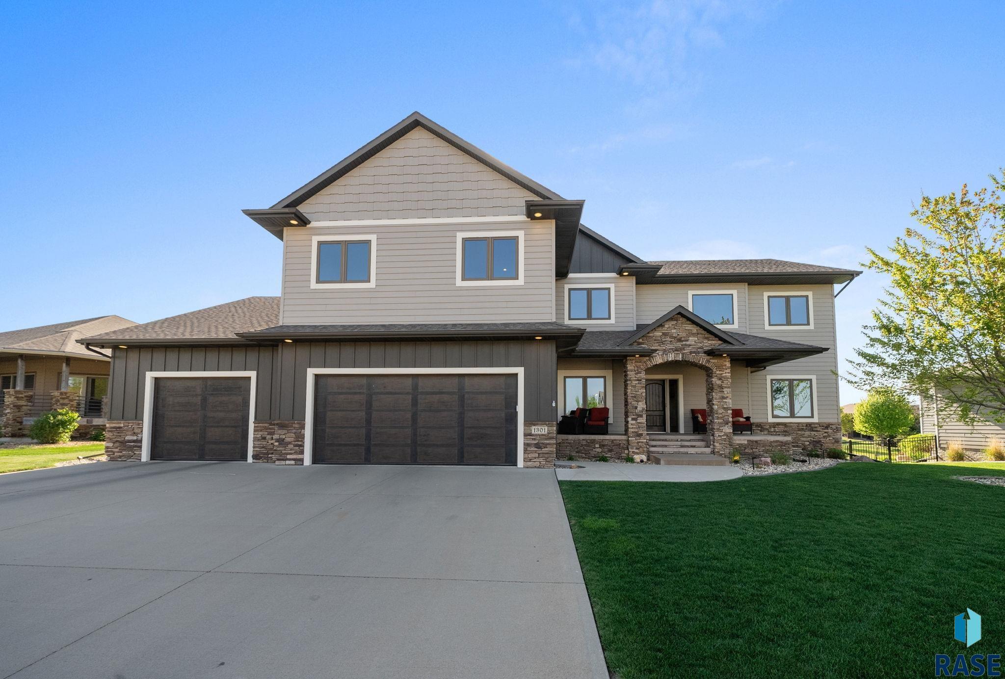 1301 Hyannis Port Ln, Sioux Falls