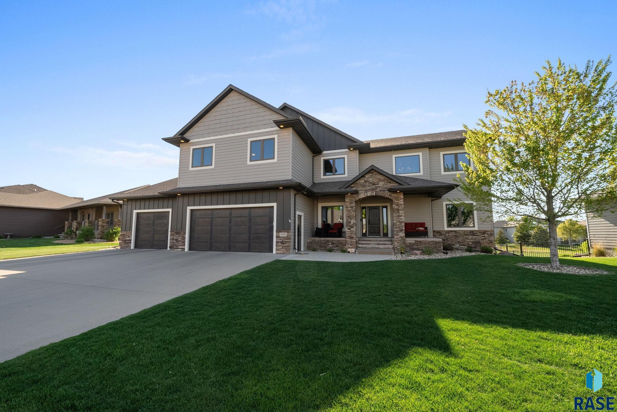 1301 Hyannis Port Ln, Sioux Falls