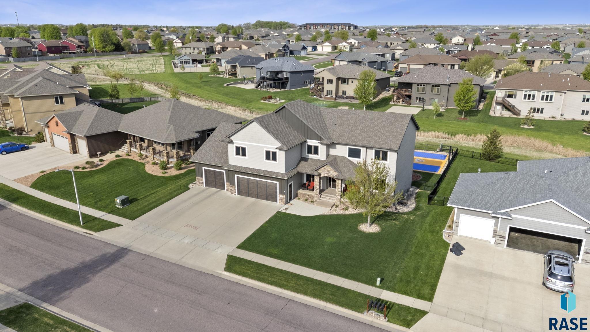 1301 Hyannis Port Ln, Sioux Falls