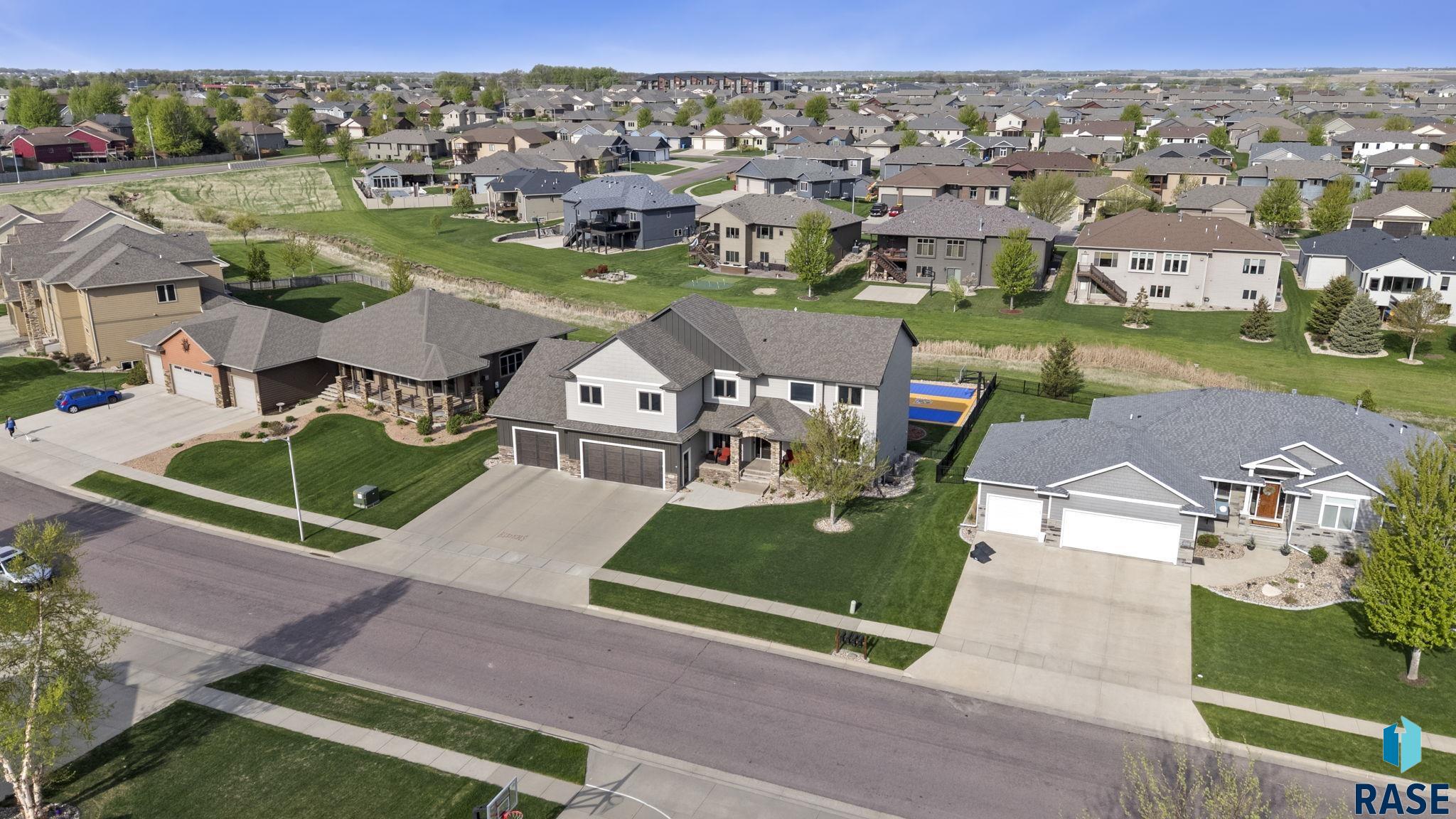 1301 Hyannis Port Ln, Sioux Falls
