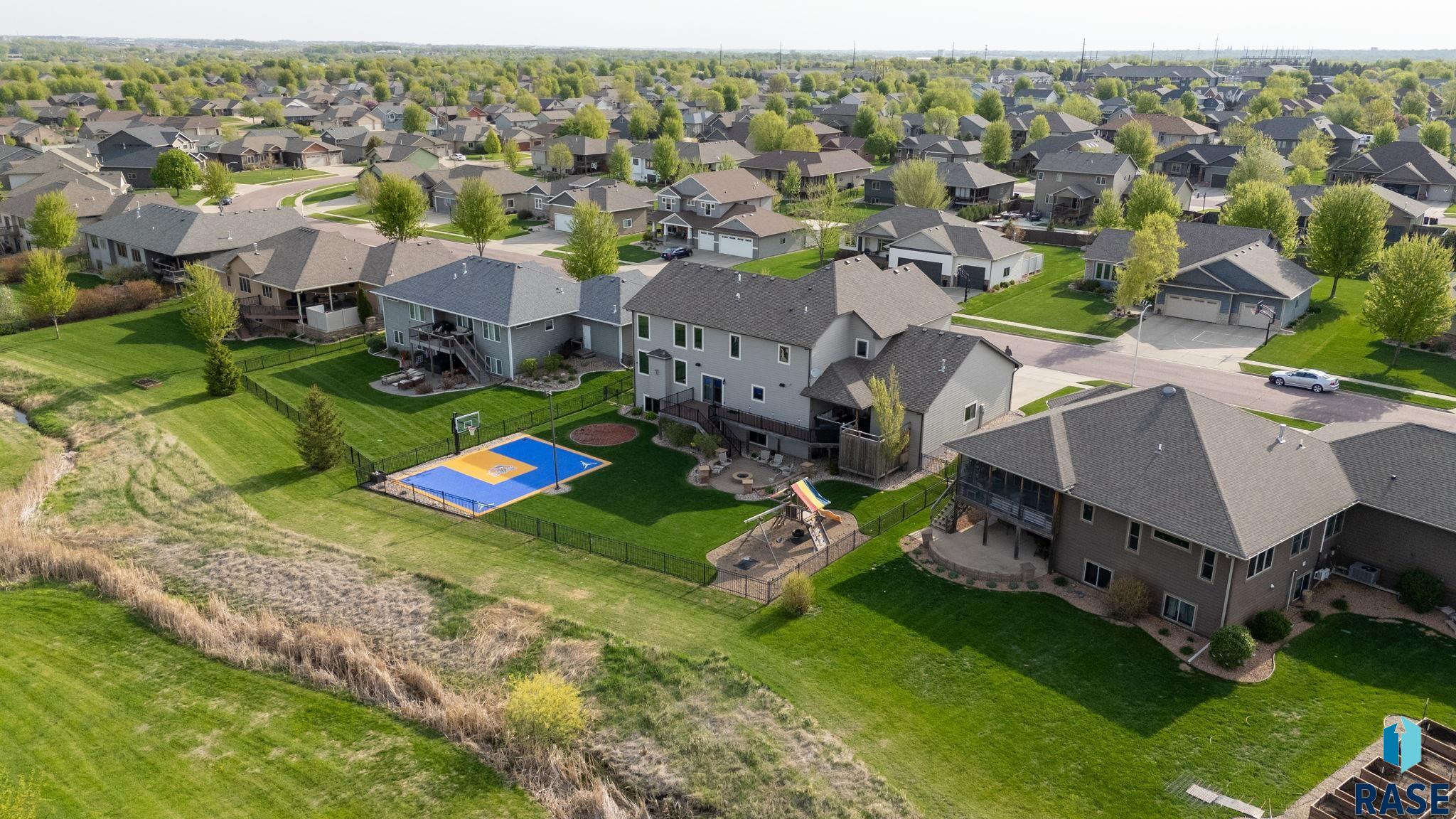 1301 Hyannis Port Ln, Sioux Falls