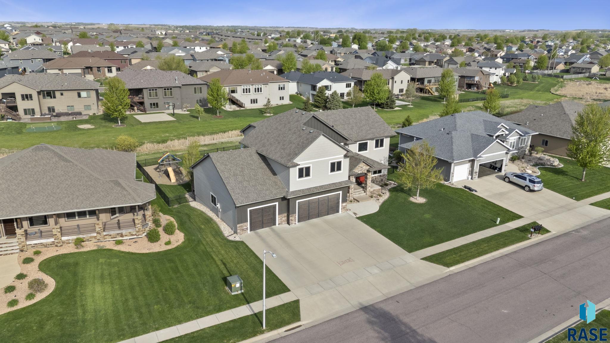 1301 Hyannis Port Ln, Sioux Falls