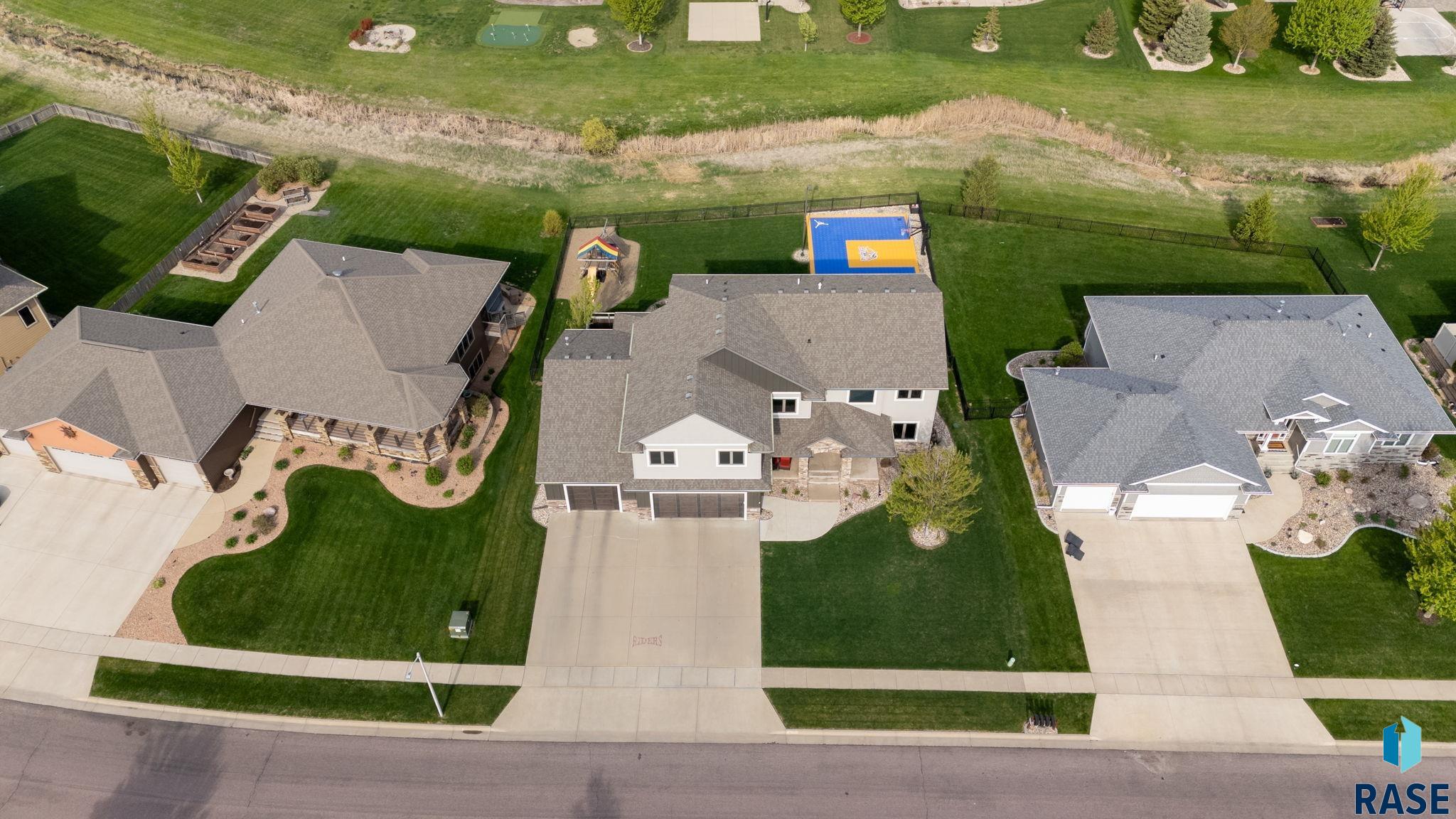 1301 Hyannis Port Ln, Sioux Falls