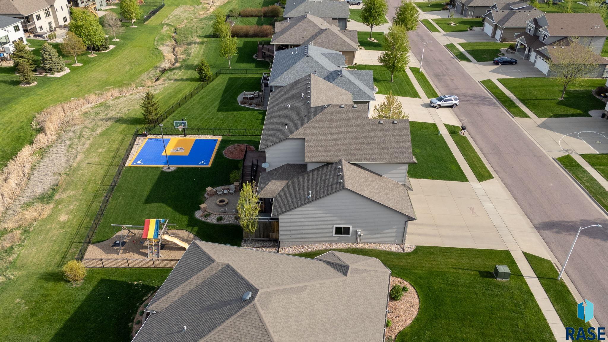 1301 Hyannis Port Ln, Sioux Falls