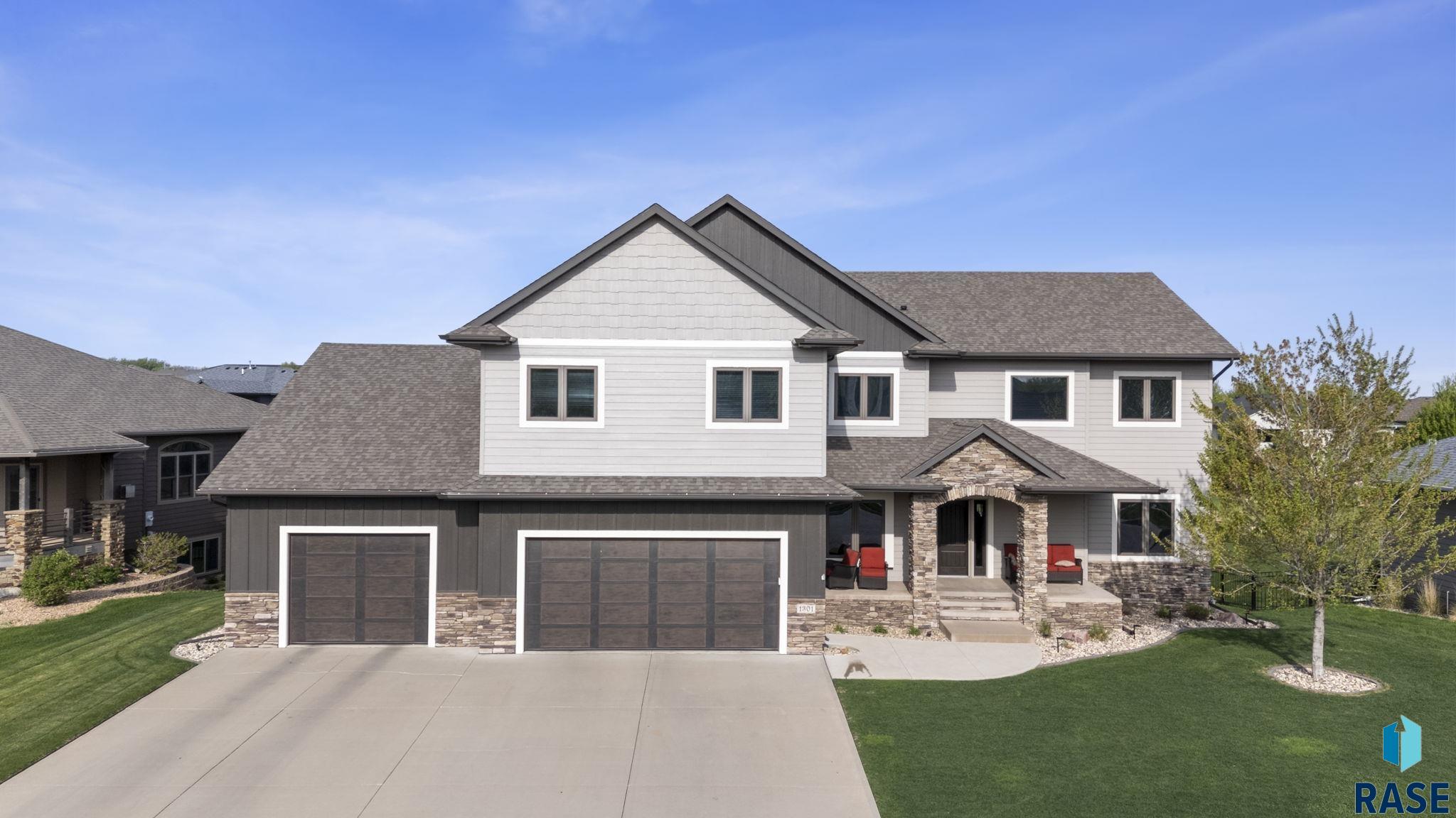 1301 Hyannis Port Ln, Sioux Falls