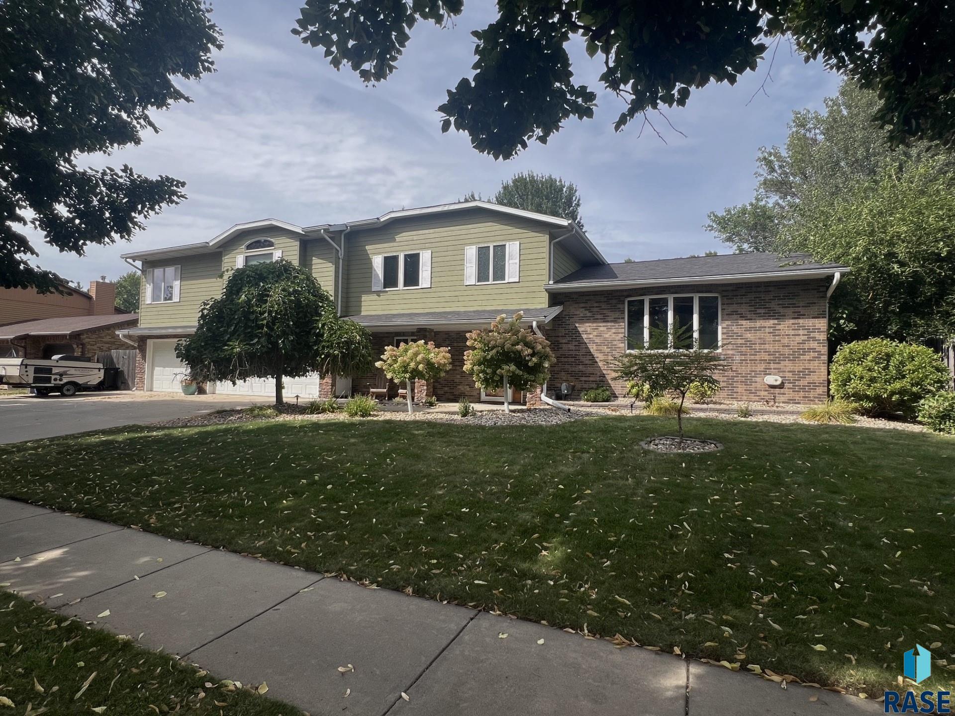 708 E Alder Ln, Sioux Falls