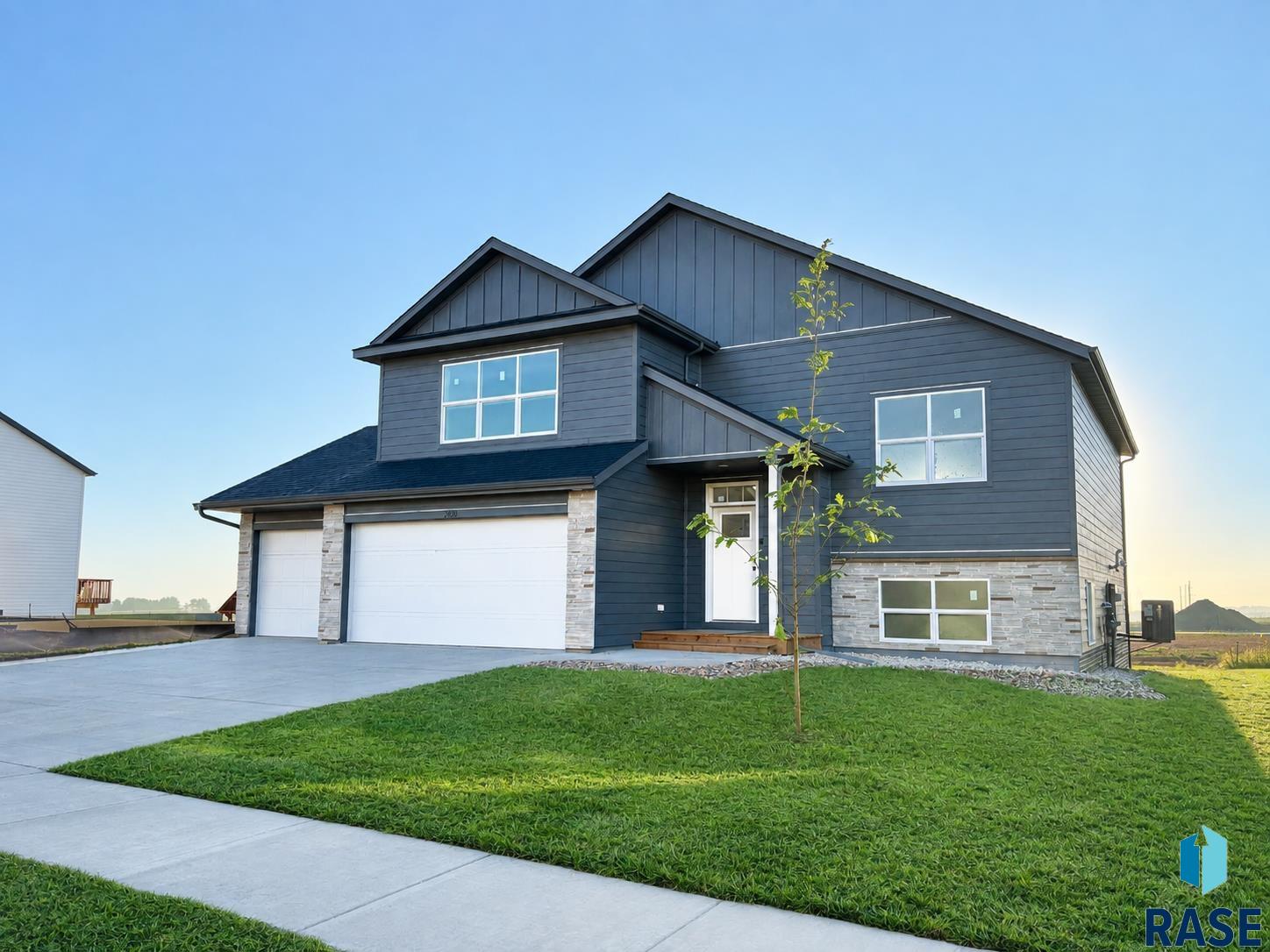 2720 S Copper Creek Ave, Sioux Falls