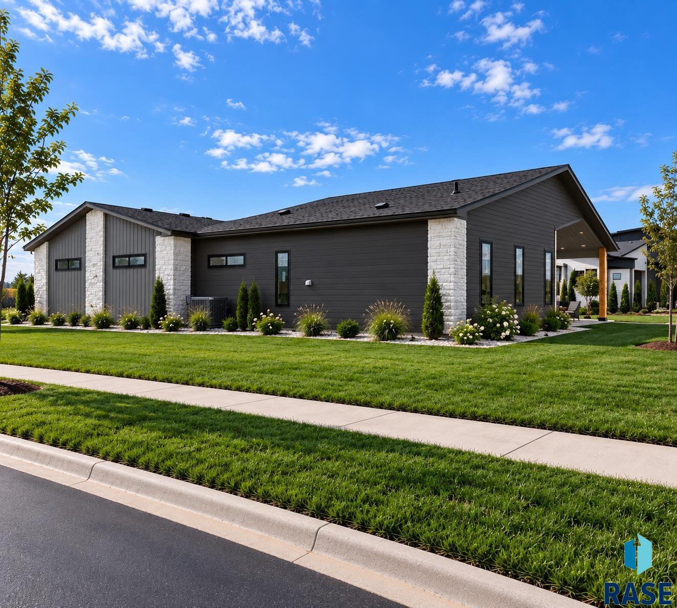 6100 Silver Cross Dr, Sioux Falls