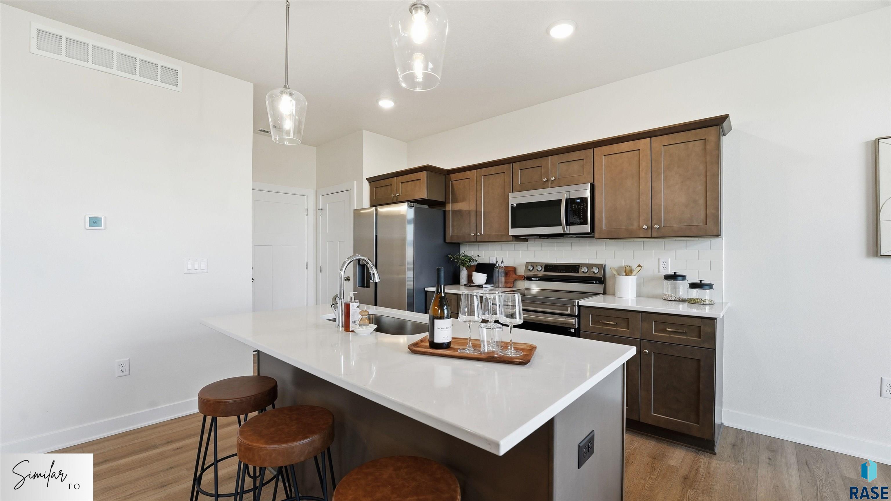 565 Prairieside Trl, Harrisburg
