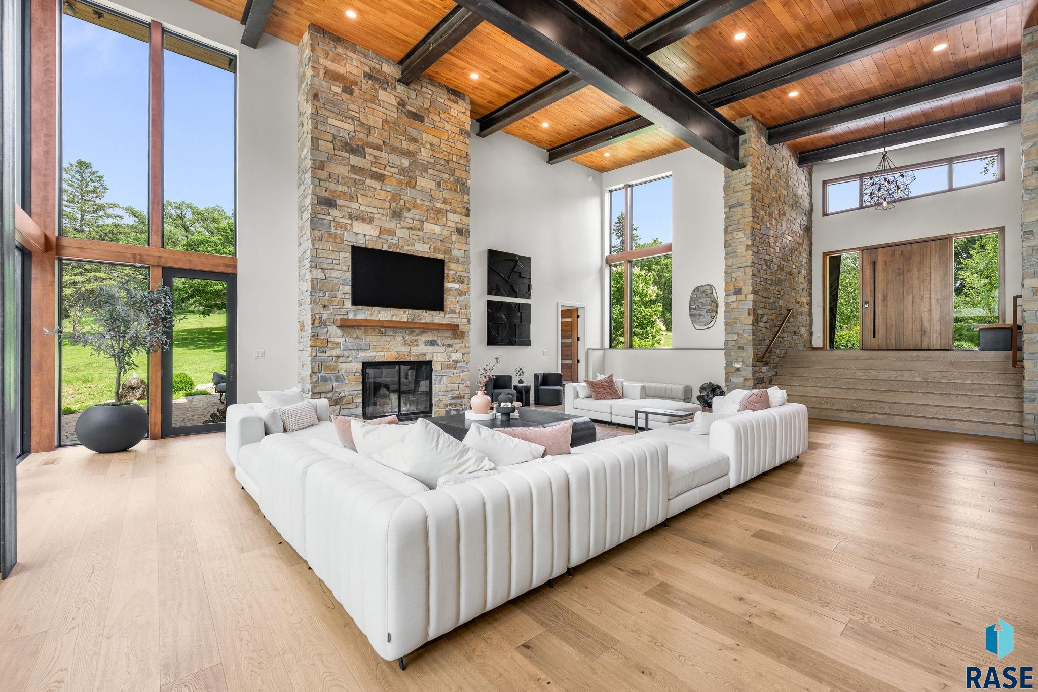 300 Twin Oaks Dr, Sioux Falls