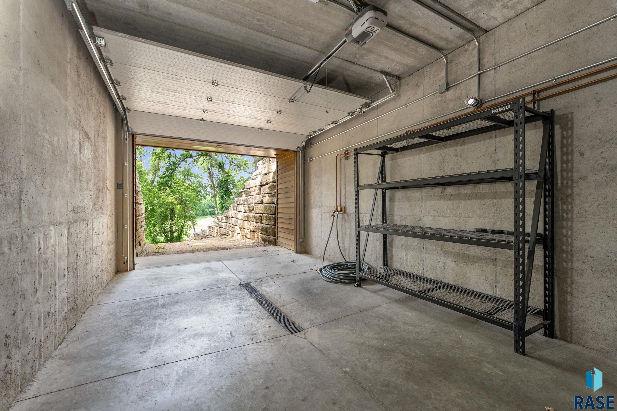 300 Twin Oaks Dr, Sioux Falls