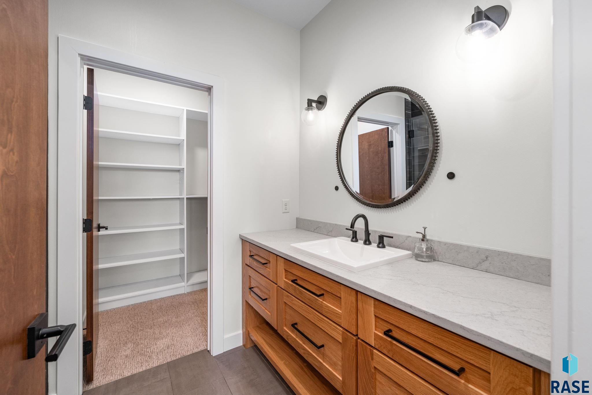 300 Twin Oaks Dr, Sioux Falls