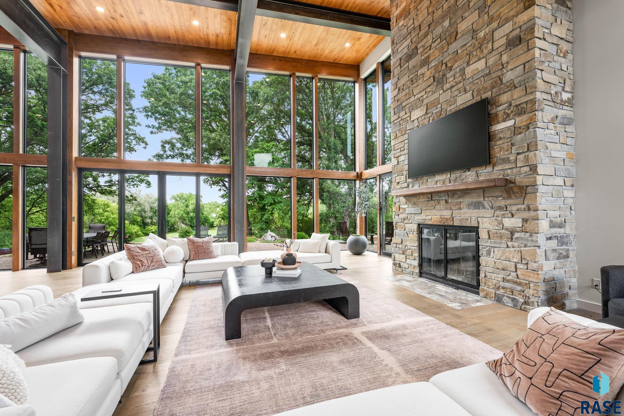 300 Twin Oaks Dr, Sioux Falls