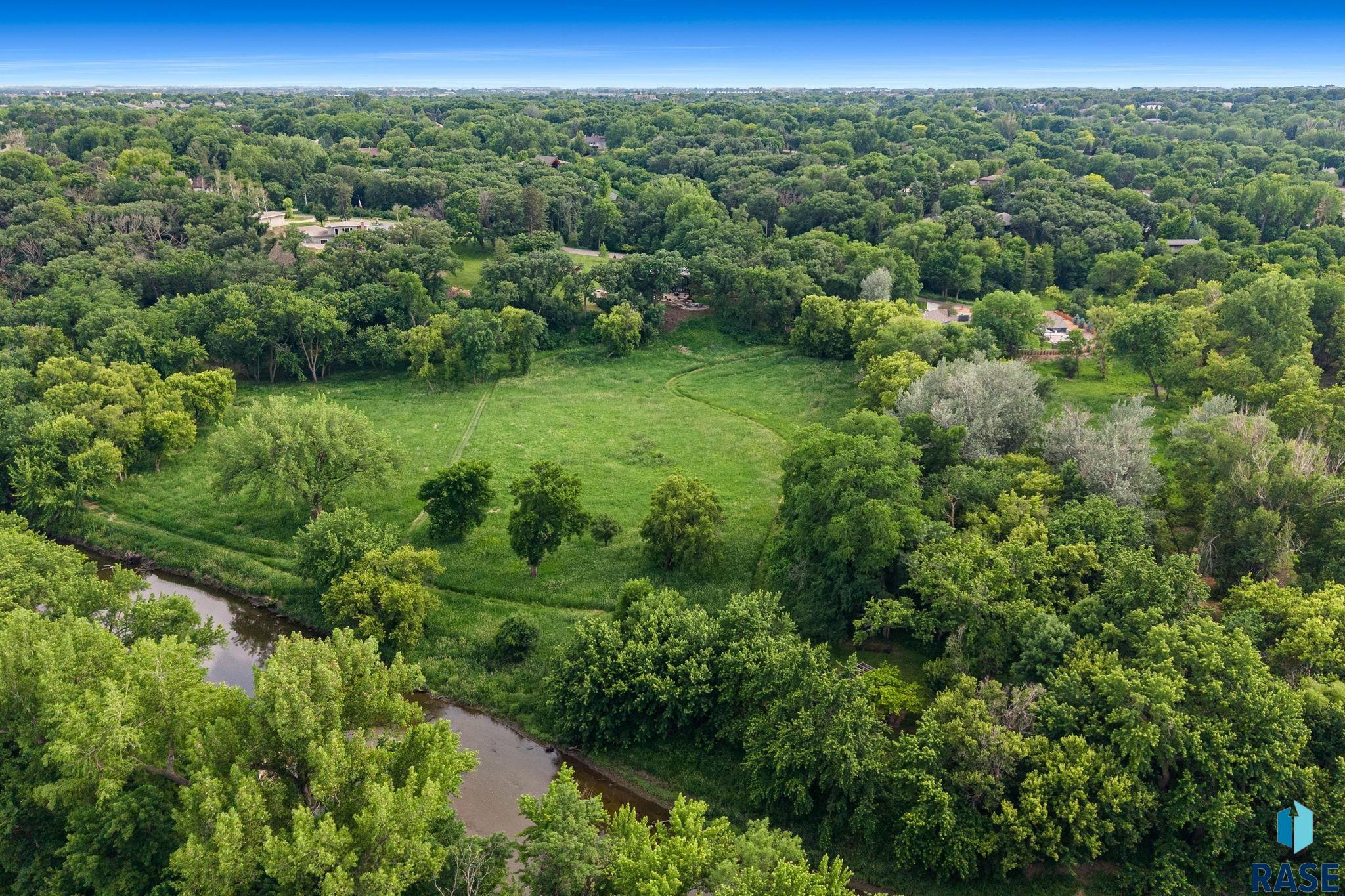 300 Twin Oaks Dr, Sioux Falls