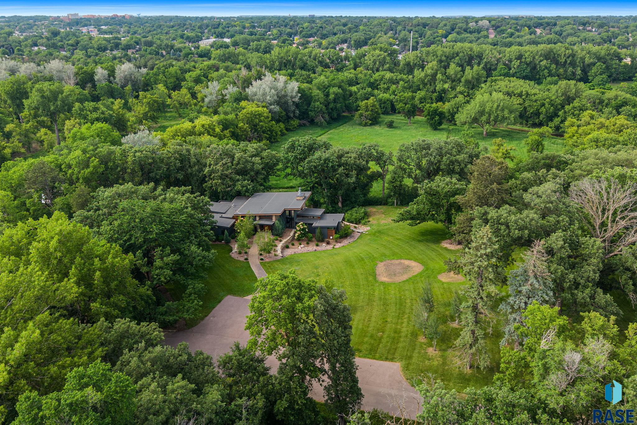 300 Twin Oaks Dr, Sioux Falls