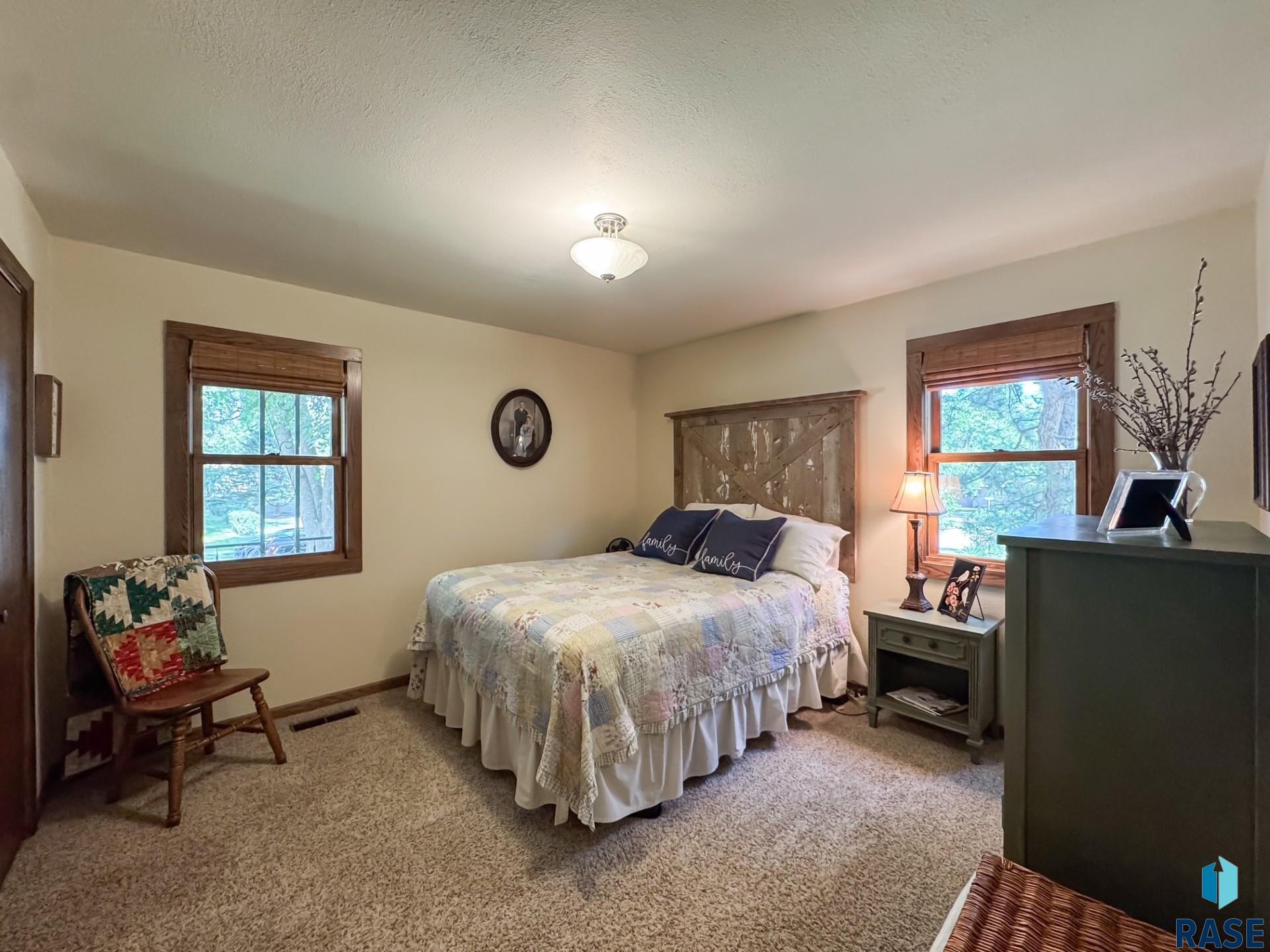 4905 E Cynthia Dr