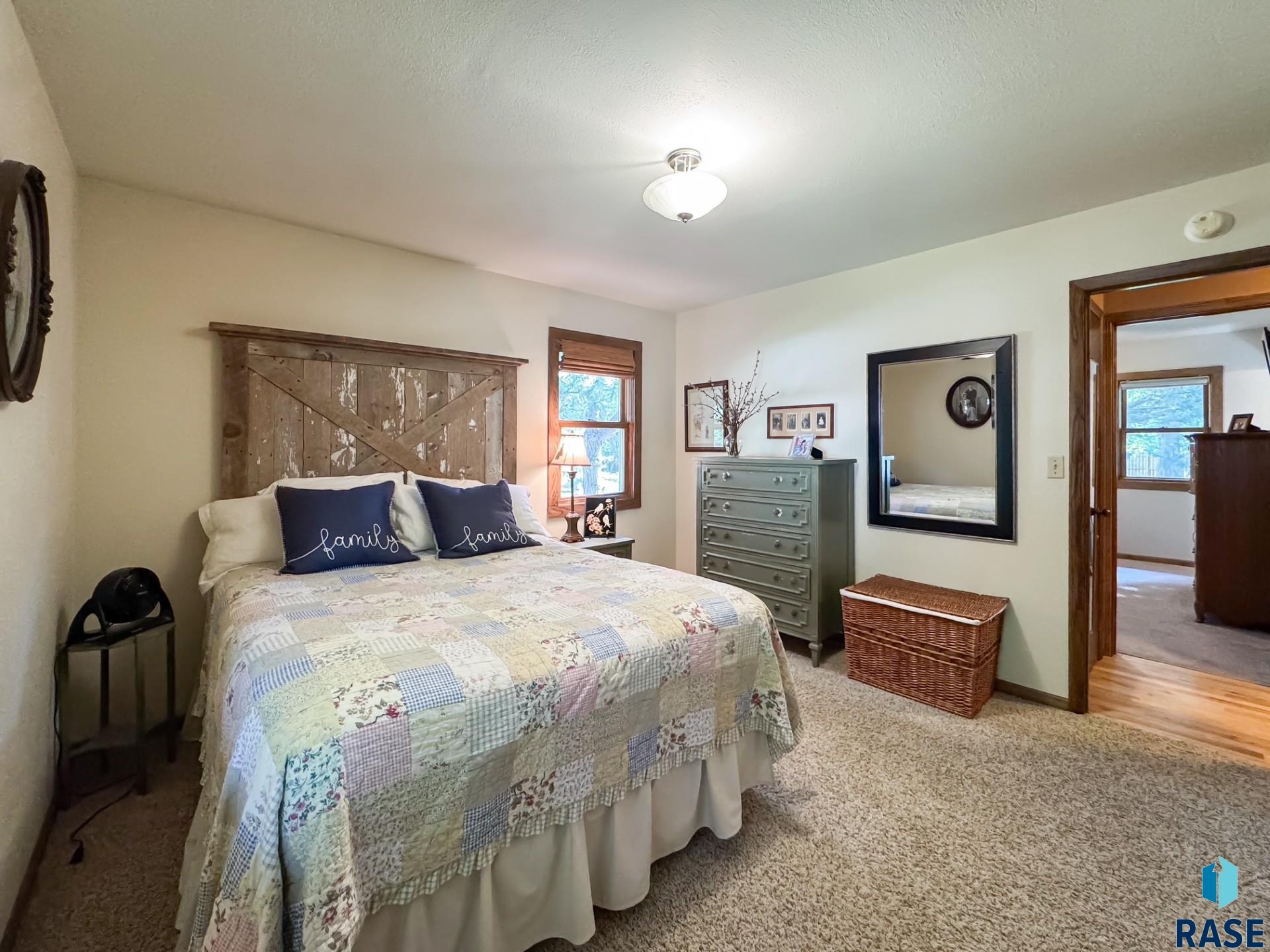4905 E Cynthia Dr