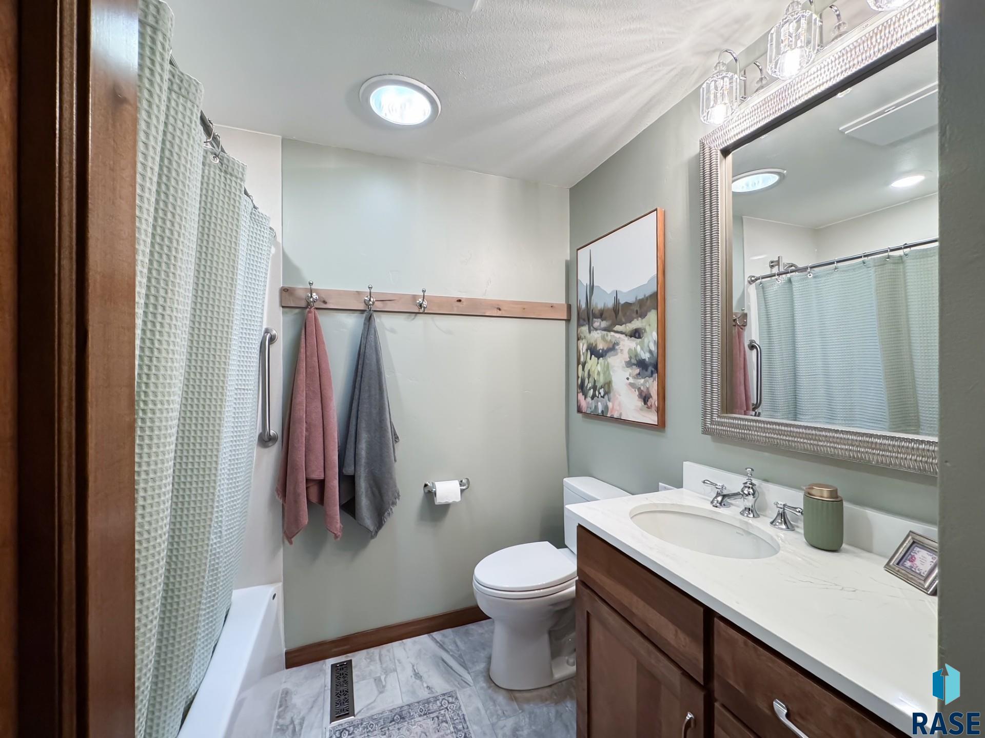 4905 E Cynthia Dr