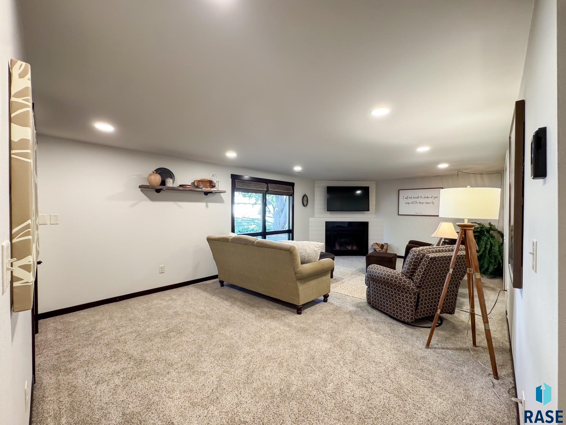4905 E Cynthia Dr