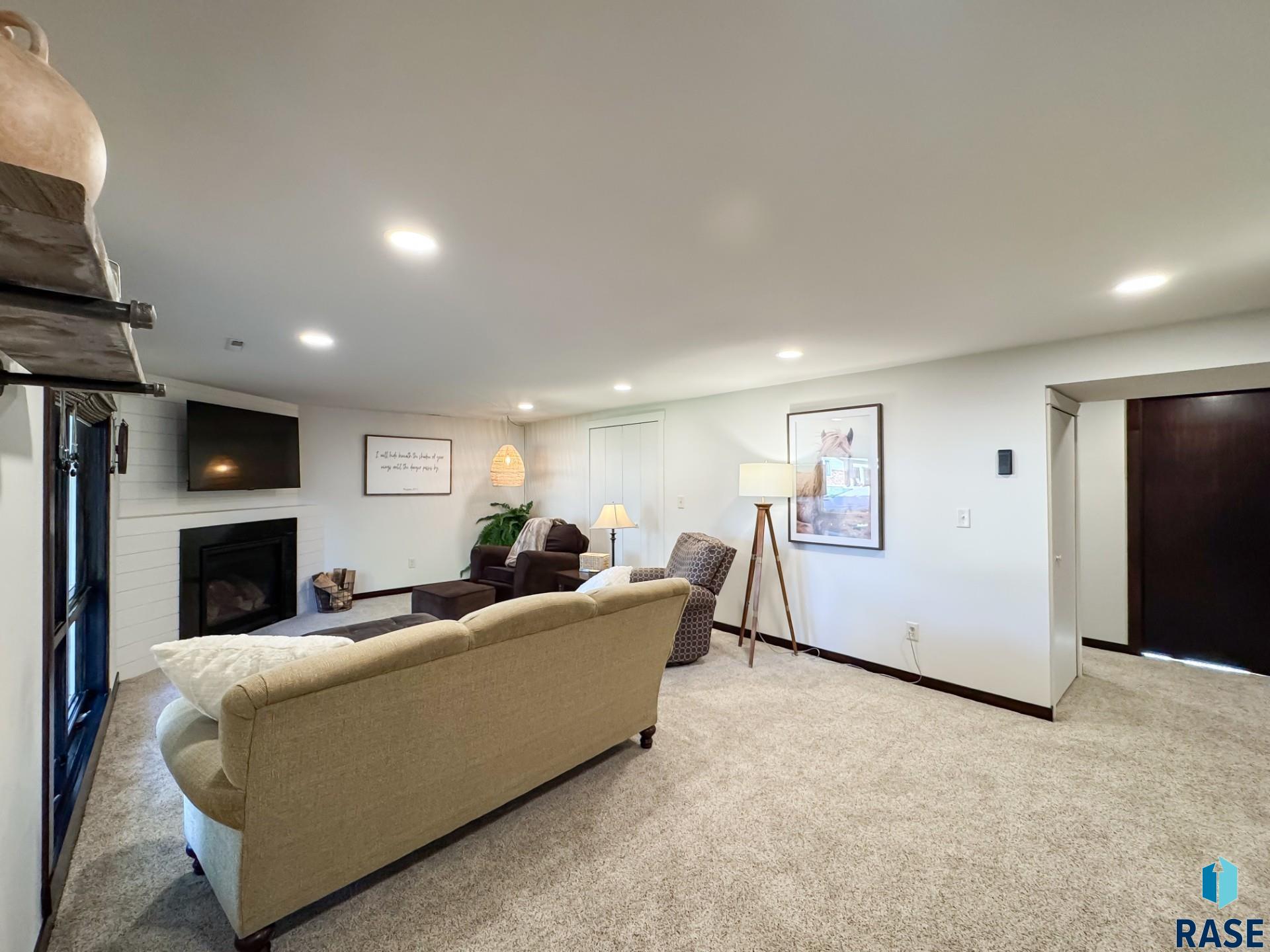4905 E Cynthia Dr