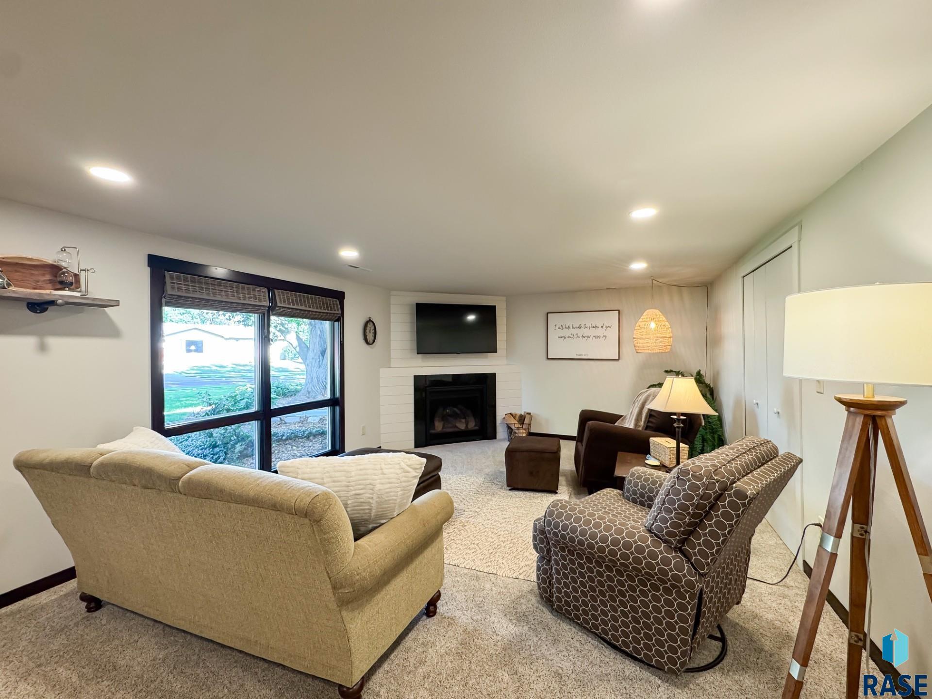 4905 E Cynthia Dr