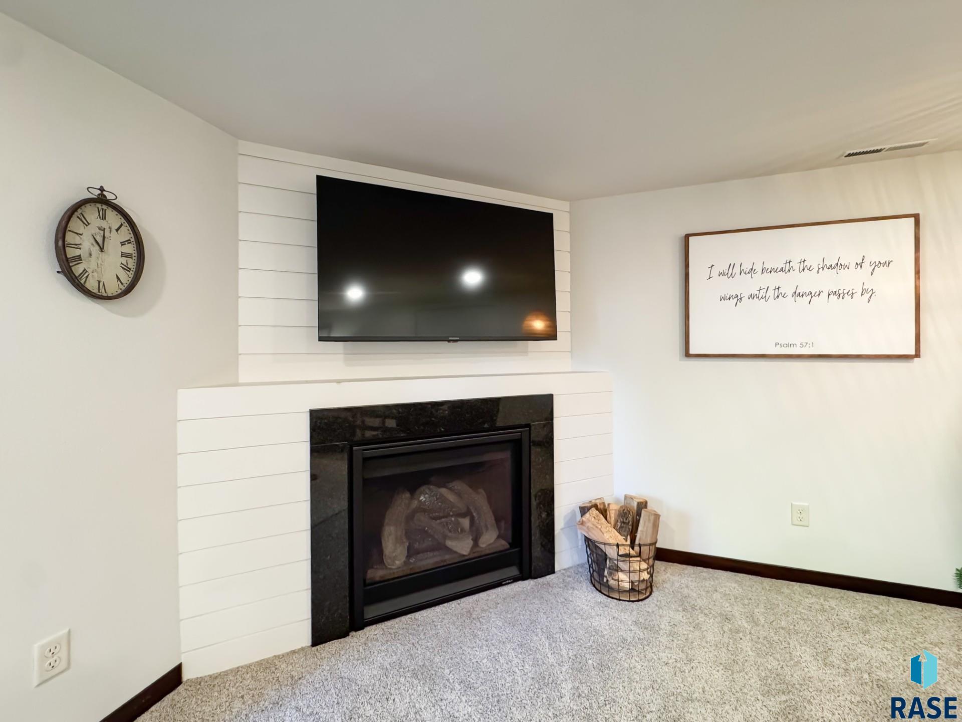 4905 E Cynthia Dr