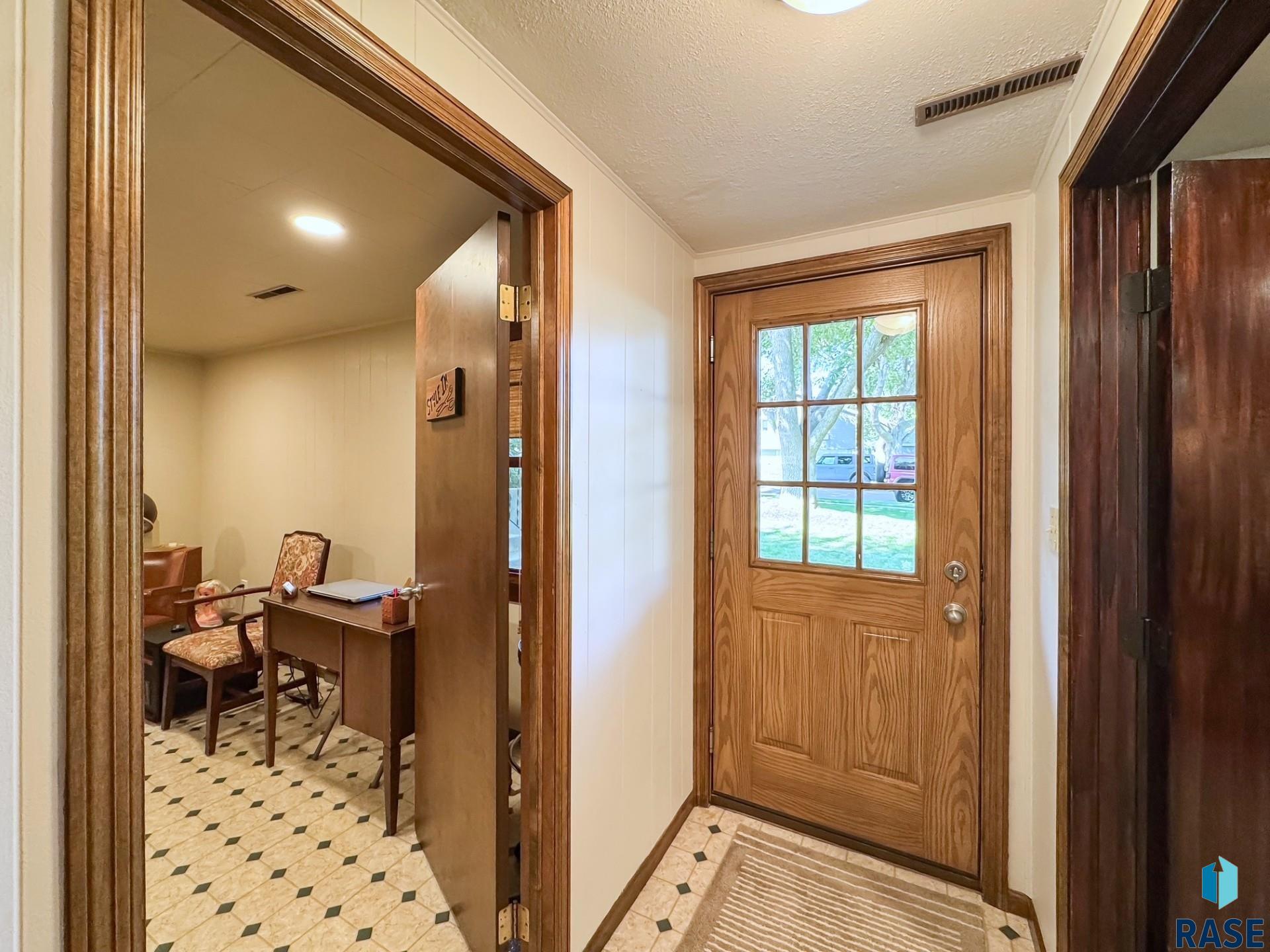 4905 E Cynthia Dr