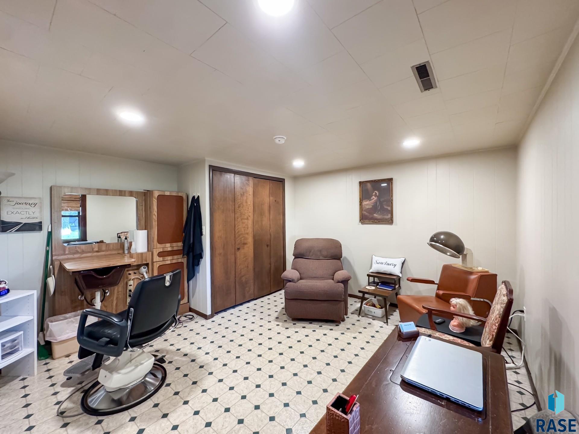4905 E Cynthia Dr