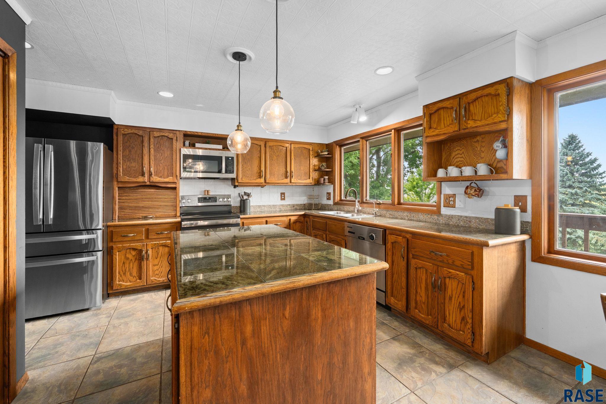 6908 Pine Lake Dr, Sioux Falls