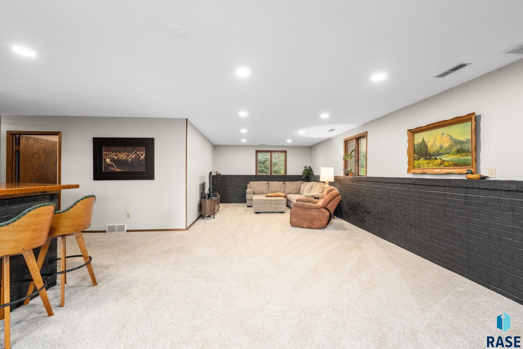 6908 Pine Lake Dr, Sioux Falls