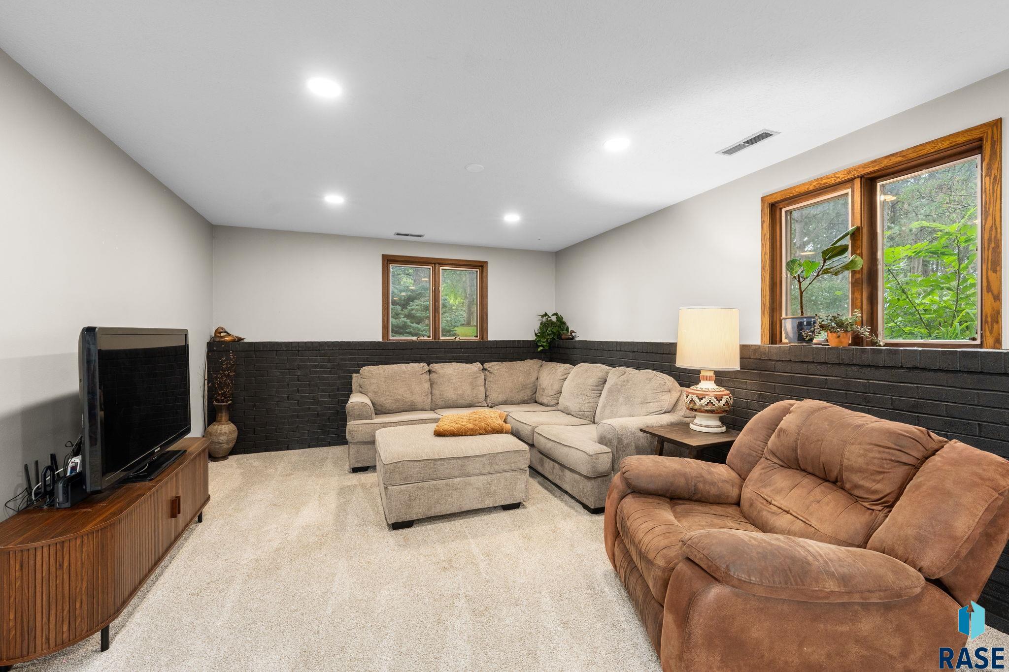 6908 Pine Lake Dr, Sioux Falls