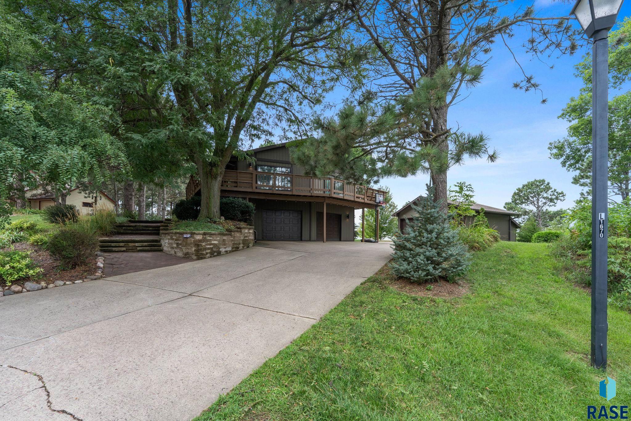 6908 Pine Lake Dr, Sioux Falls