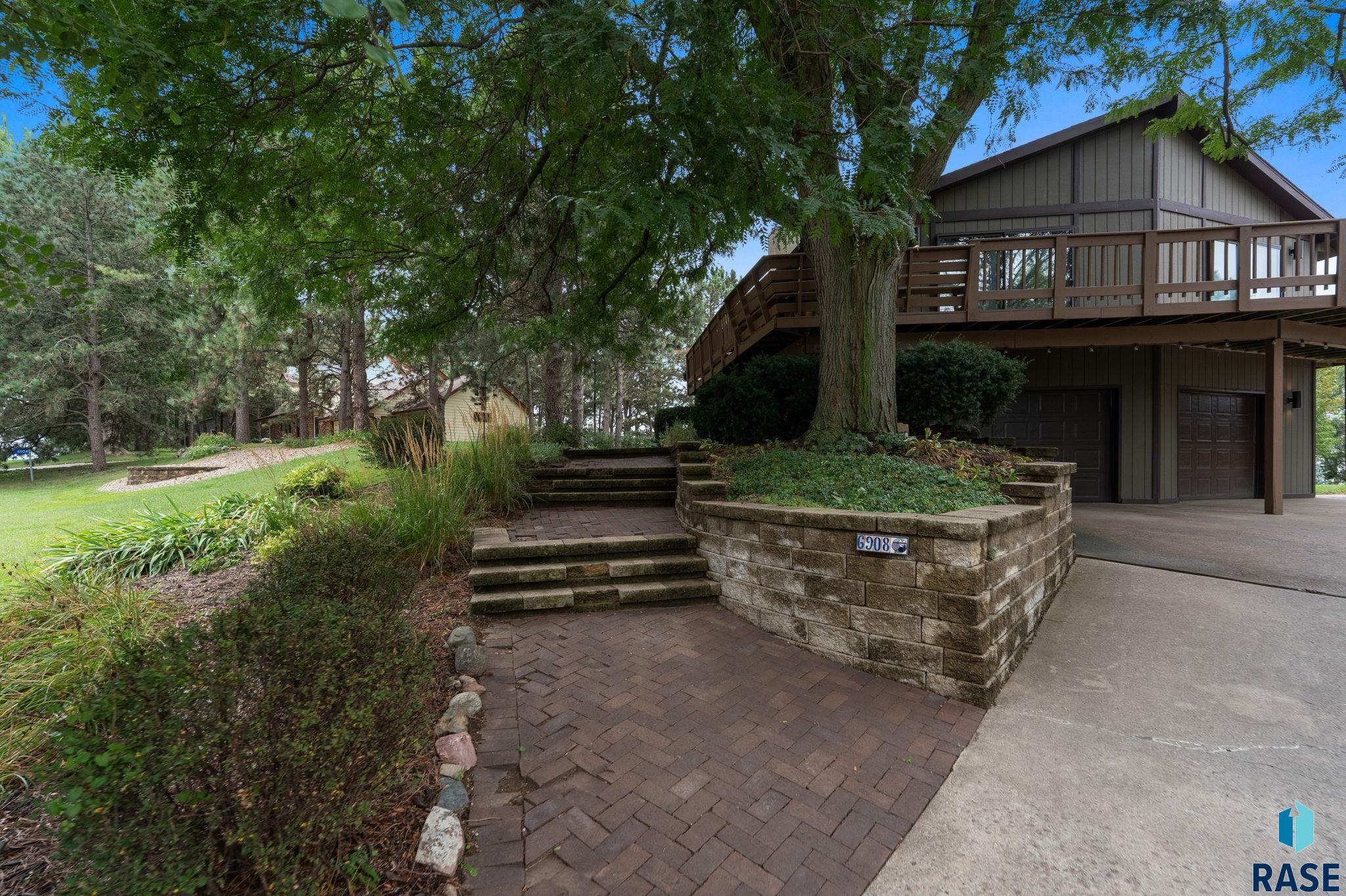 6908 Pine Lake Dr, Sioux Falls