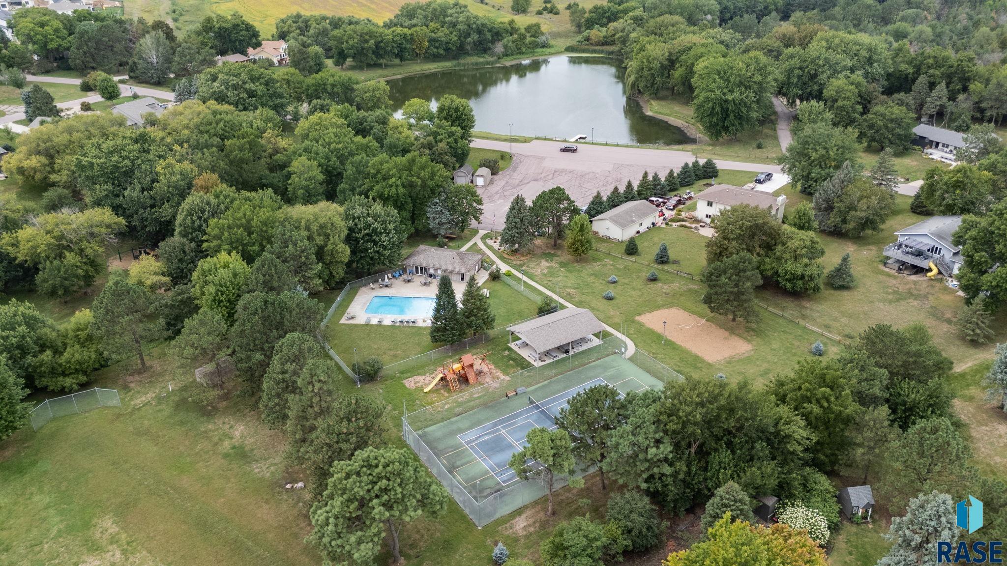 6908 Pine Lake Dr, Sioux Falls
