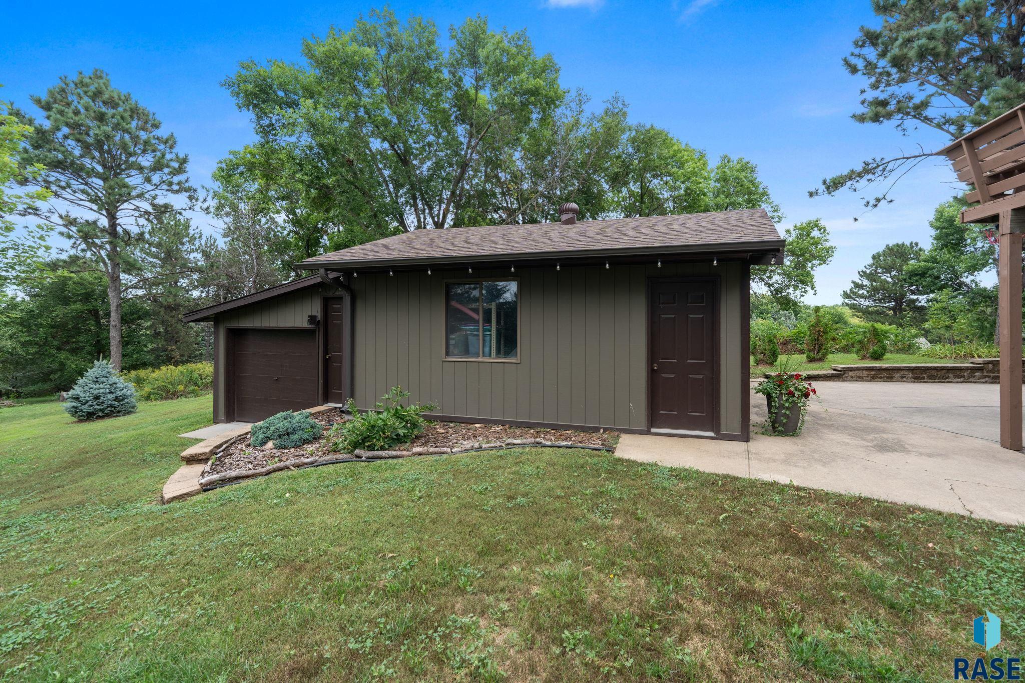 6908 Pine Lake Dr, Sioux Falls