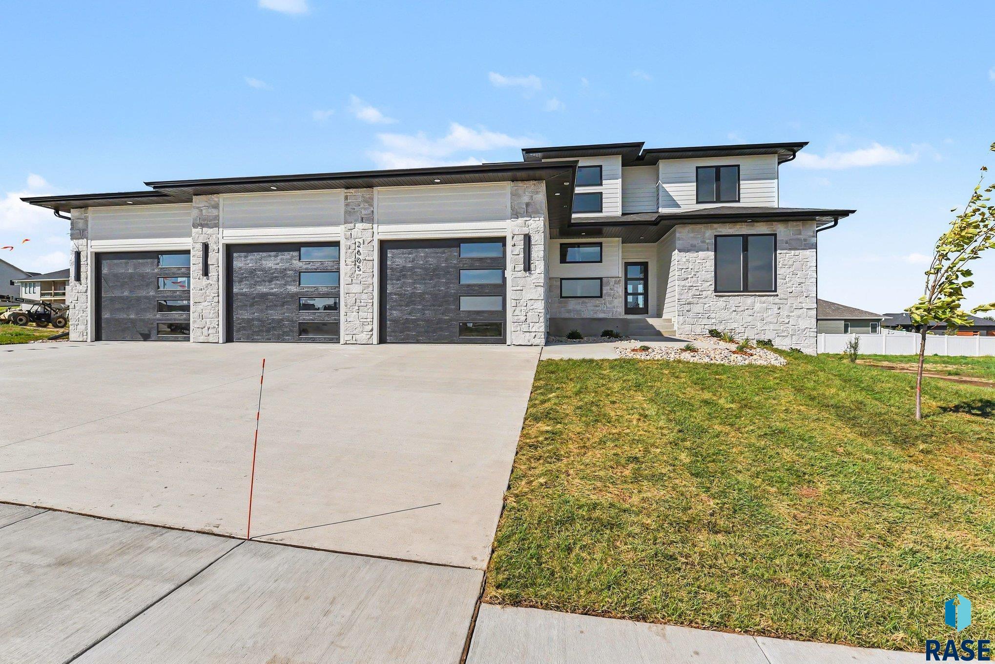 2605 S Maplewood Ave, Sioux Falls