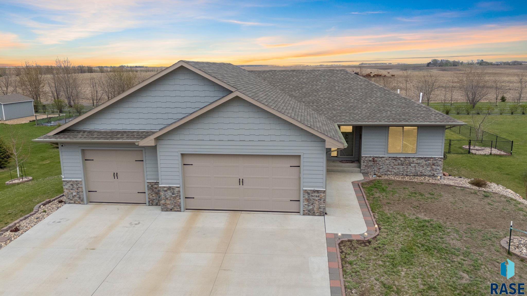 26164 Reed Ct, Canistota