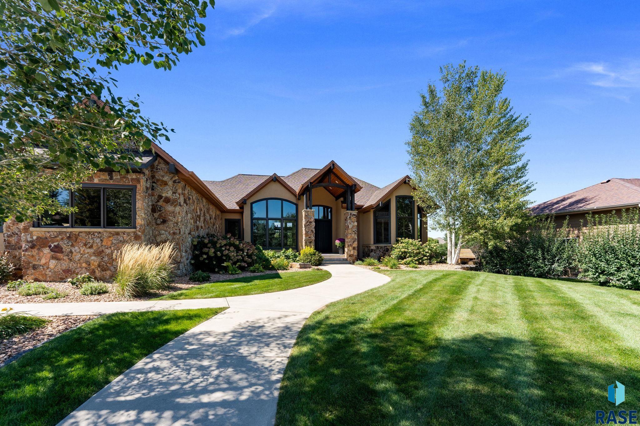 5905 Grand Prairie Dr, Sioux Falls