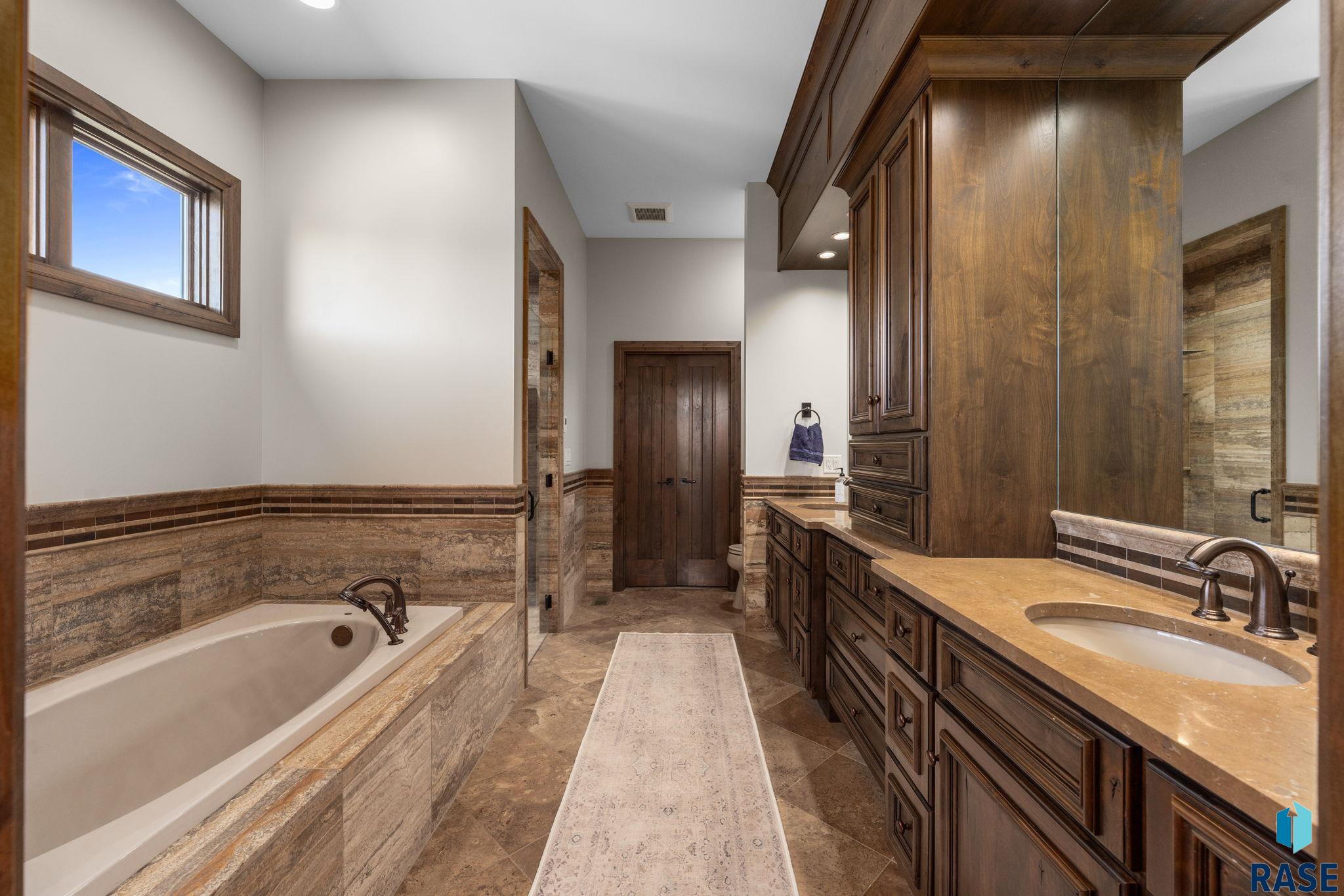 5905 Grand Prairie Dr, Sioux Falls