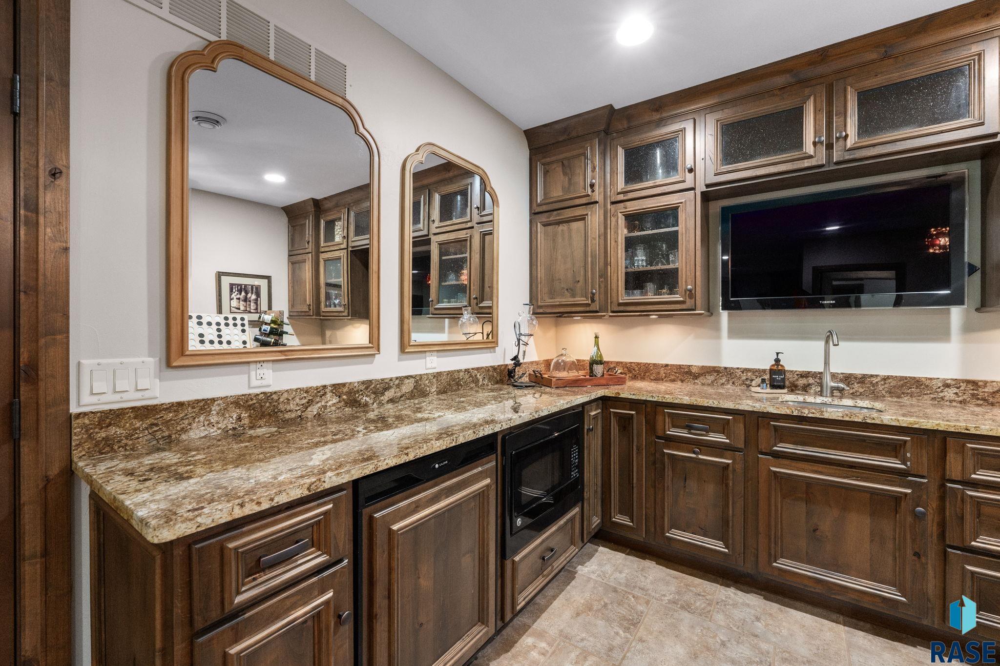 5905 Grand Prairie Dr, Sioux Falls