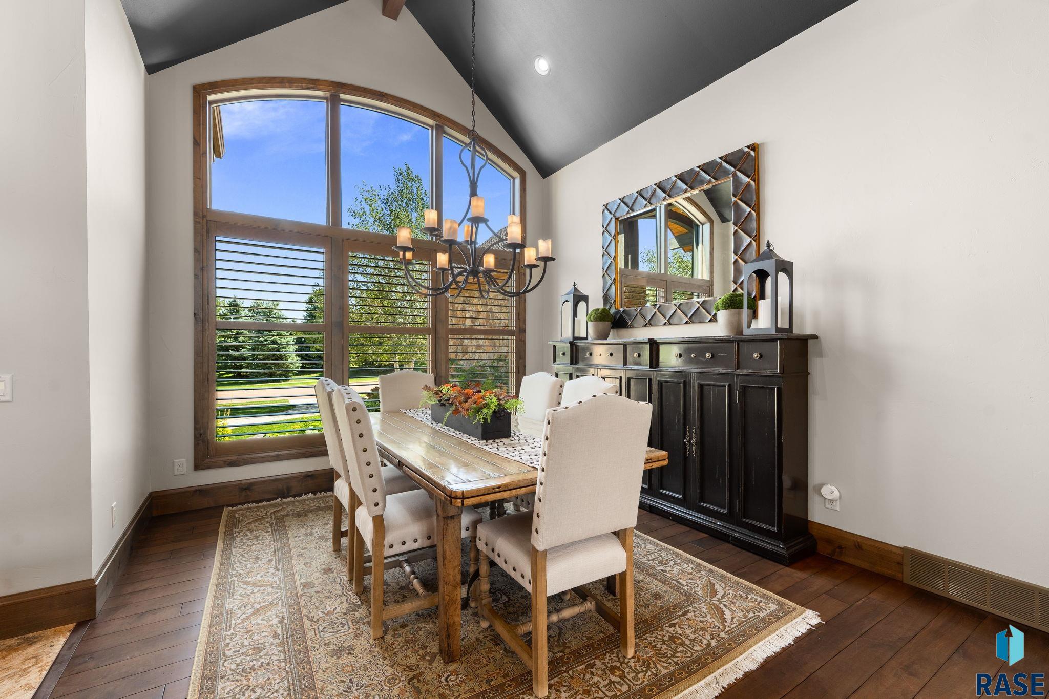 5905 Grand Prairie Dr, Sioux Falls
