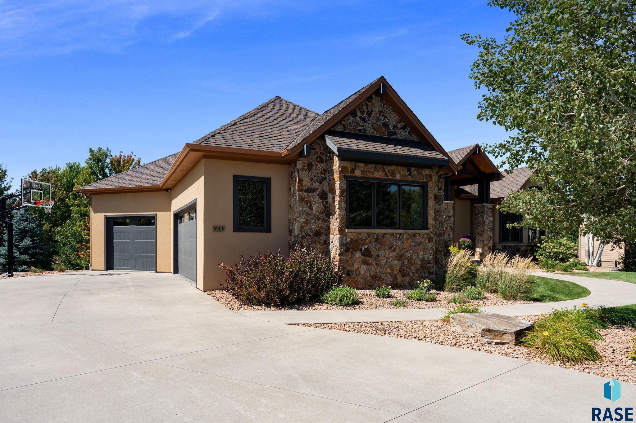 5905 Grand Prairie Dr, Sioux Falls