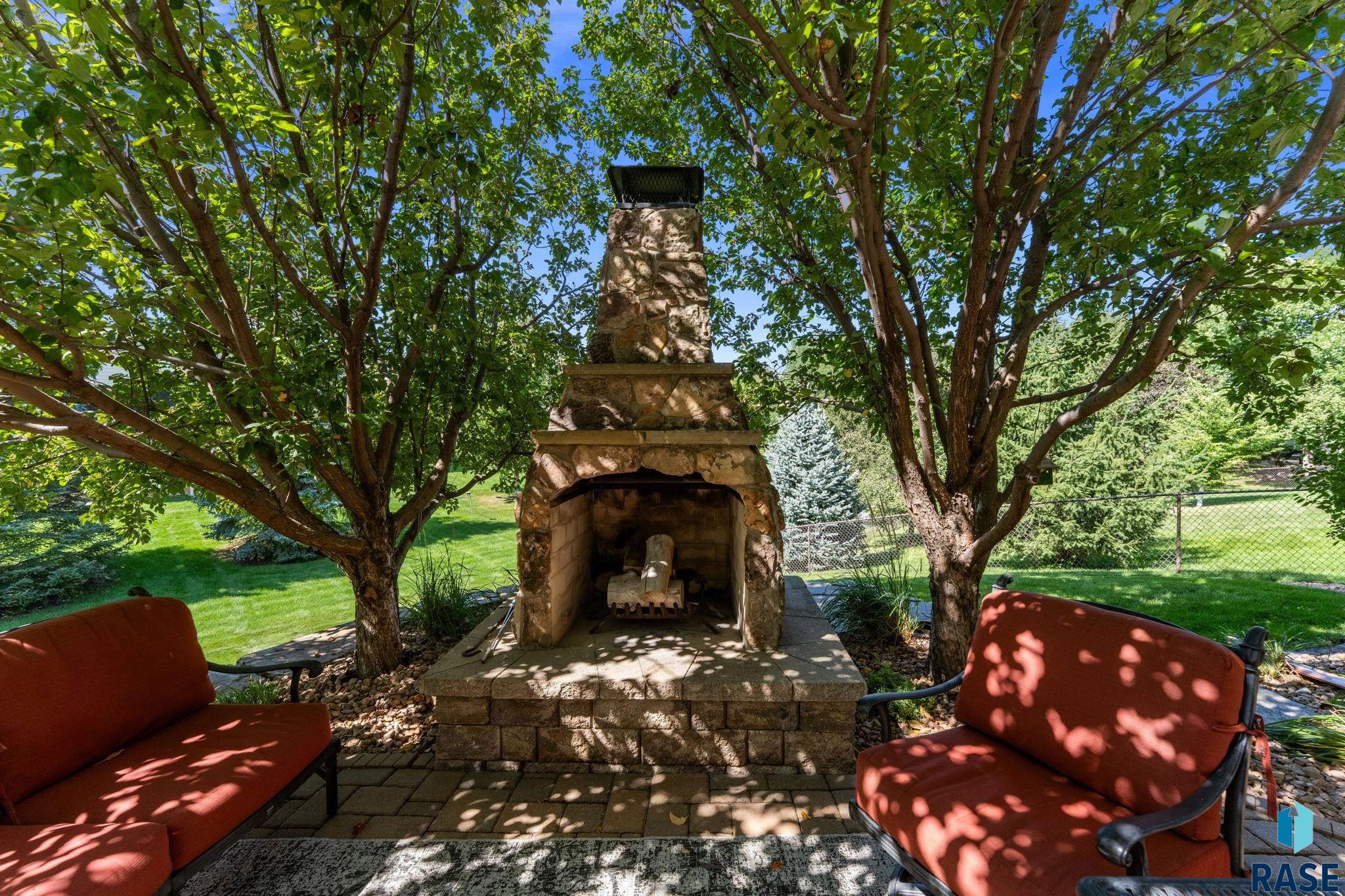 5905 Grand Prairie Dr, Sioux Falls
